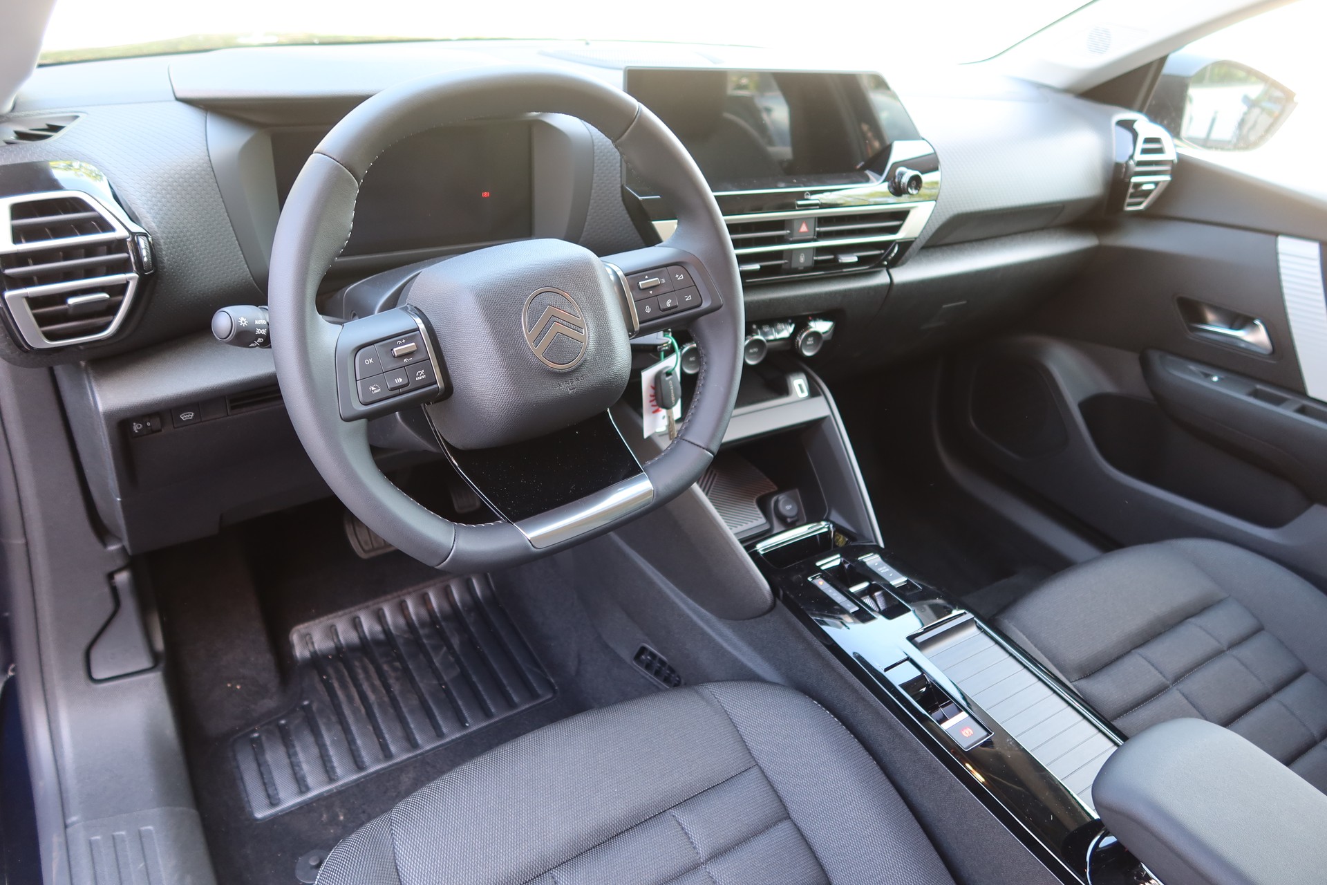 CITROEN C4 Electric 54 kWh Plus-image-5