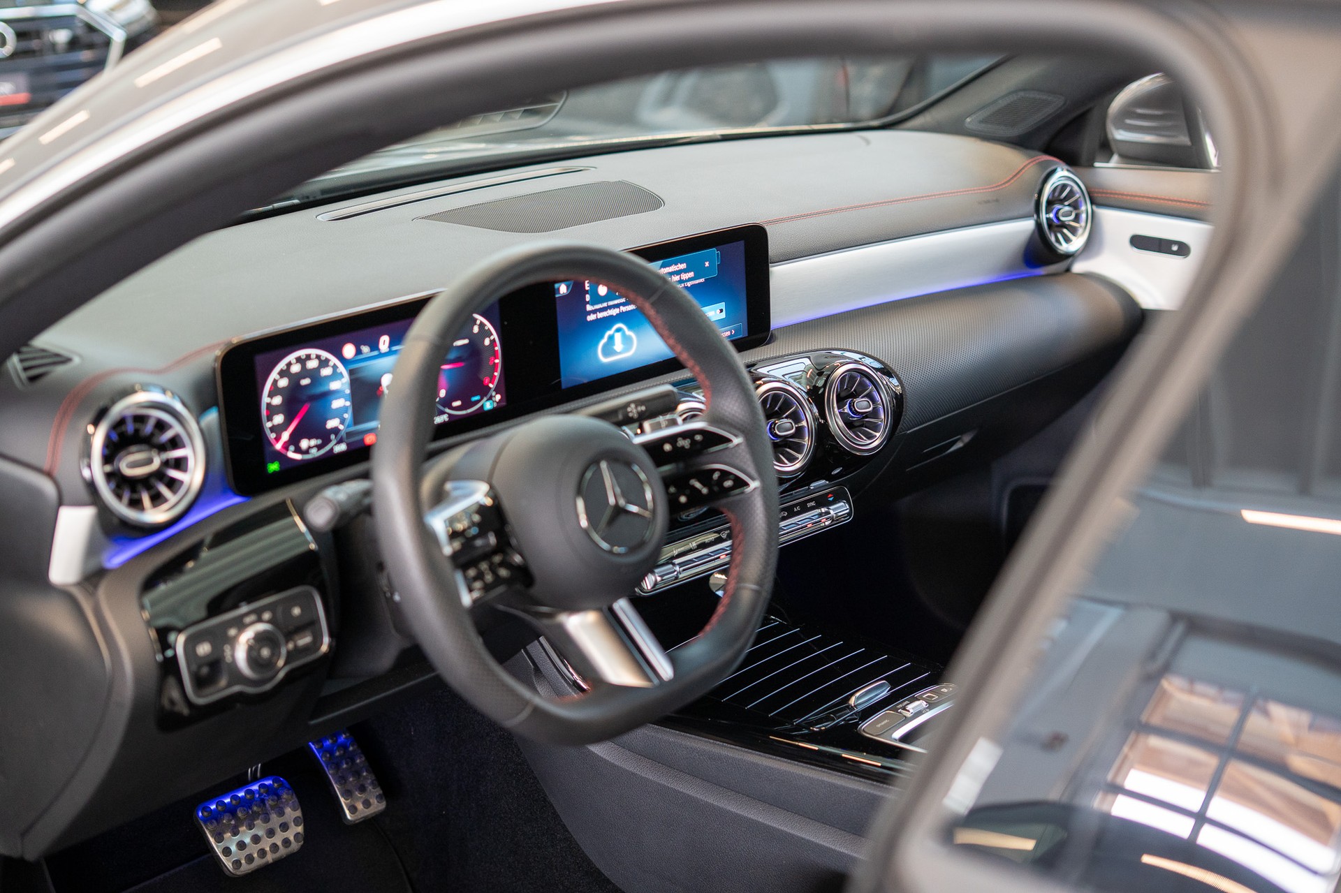 MERCEDES-BENZ CLA 200 AMG Line / Facelift / Rückfahrkamera / Ambientebeleuchtung-image-10