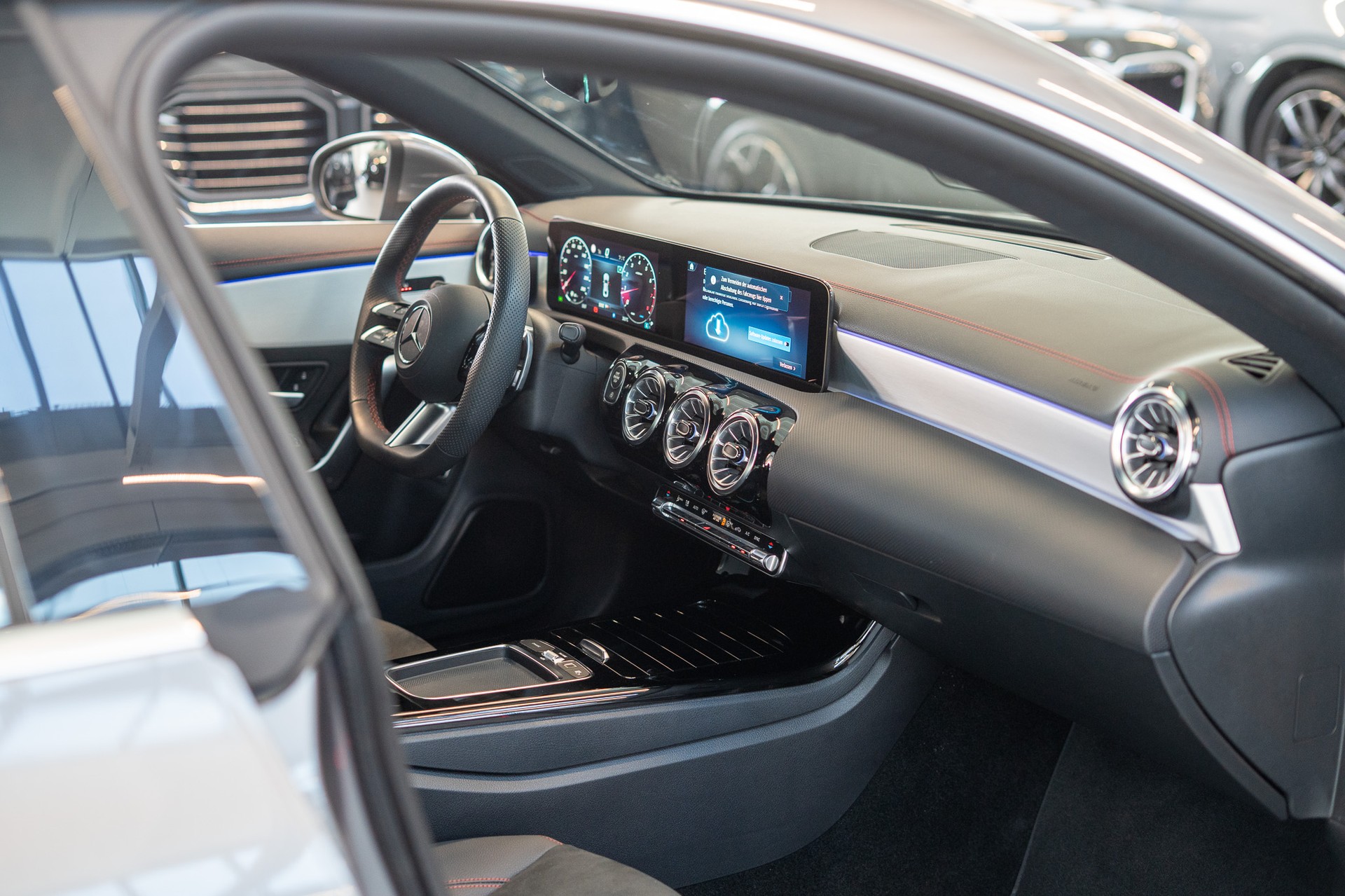 MERCEDES-BENZ CLA 200 AMG Line / Facelift / Rückfahrkamera / Ambientebeleuchtung-image-16