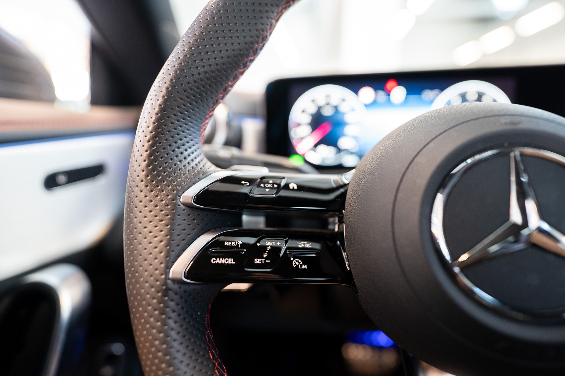 MERCEDES-BENZ CLA 200 AMG Line / Facelift / Rückfahrkamera / Ambientebeleuchtung-image-20