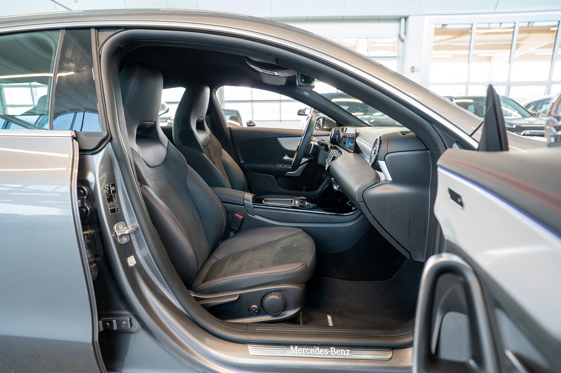 MERCEDES-BENZ CLA 200 AMG Line / Facelift / Rückfahrkamera / Ambientebeleuchtung-image-15