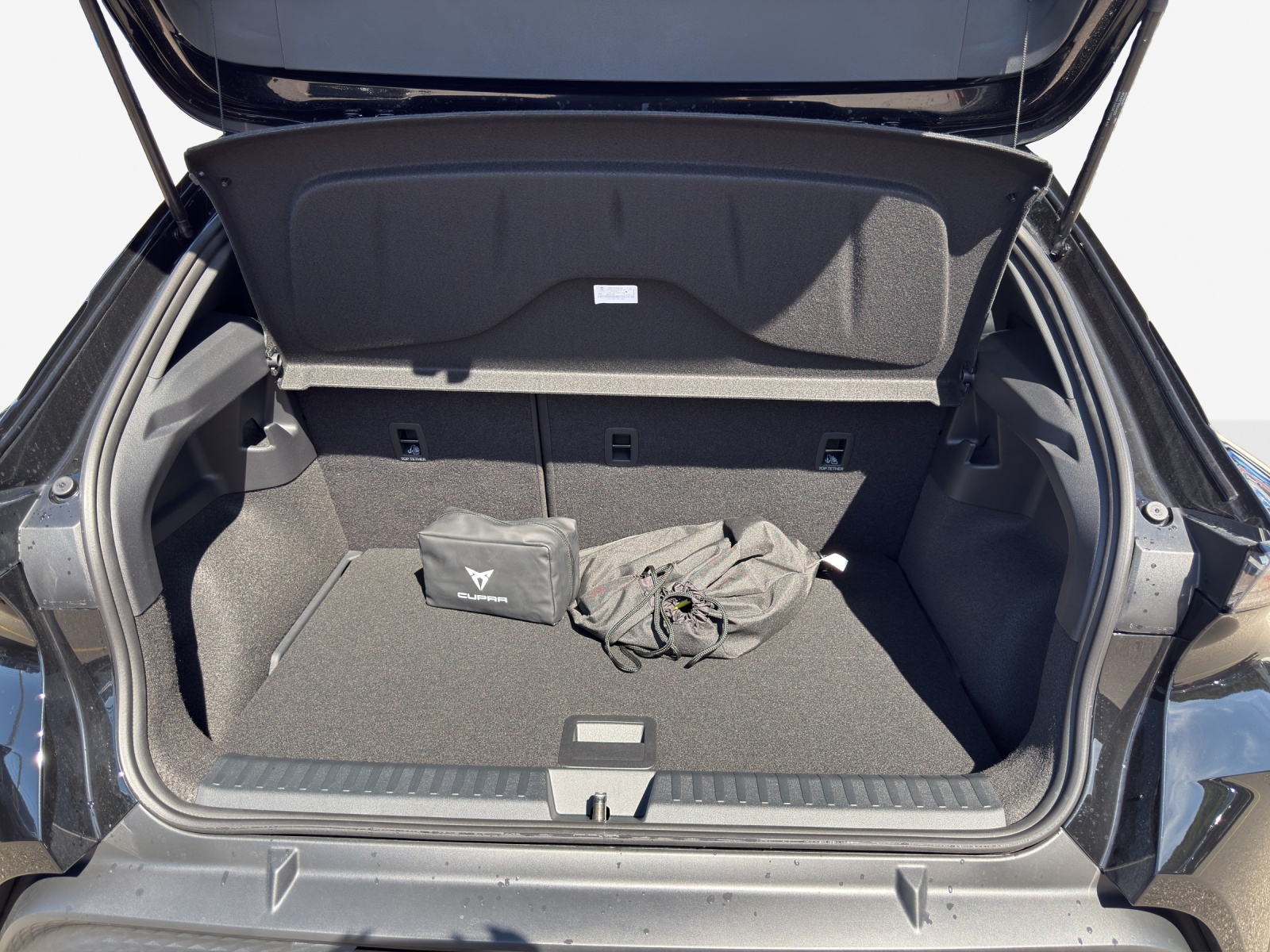 CUPRA Raval 52 kWh Dynamic Launch Edition-image-12