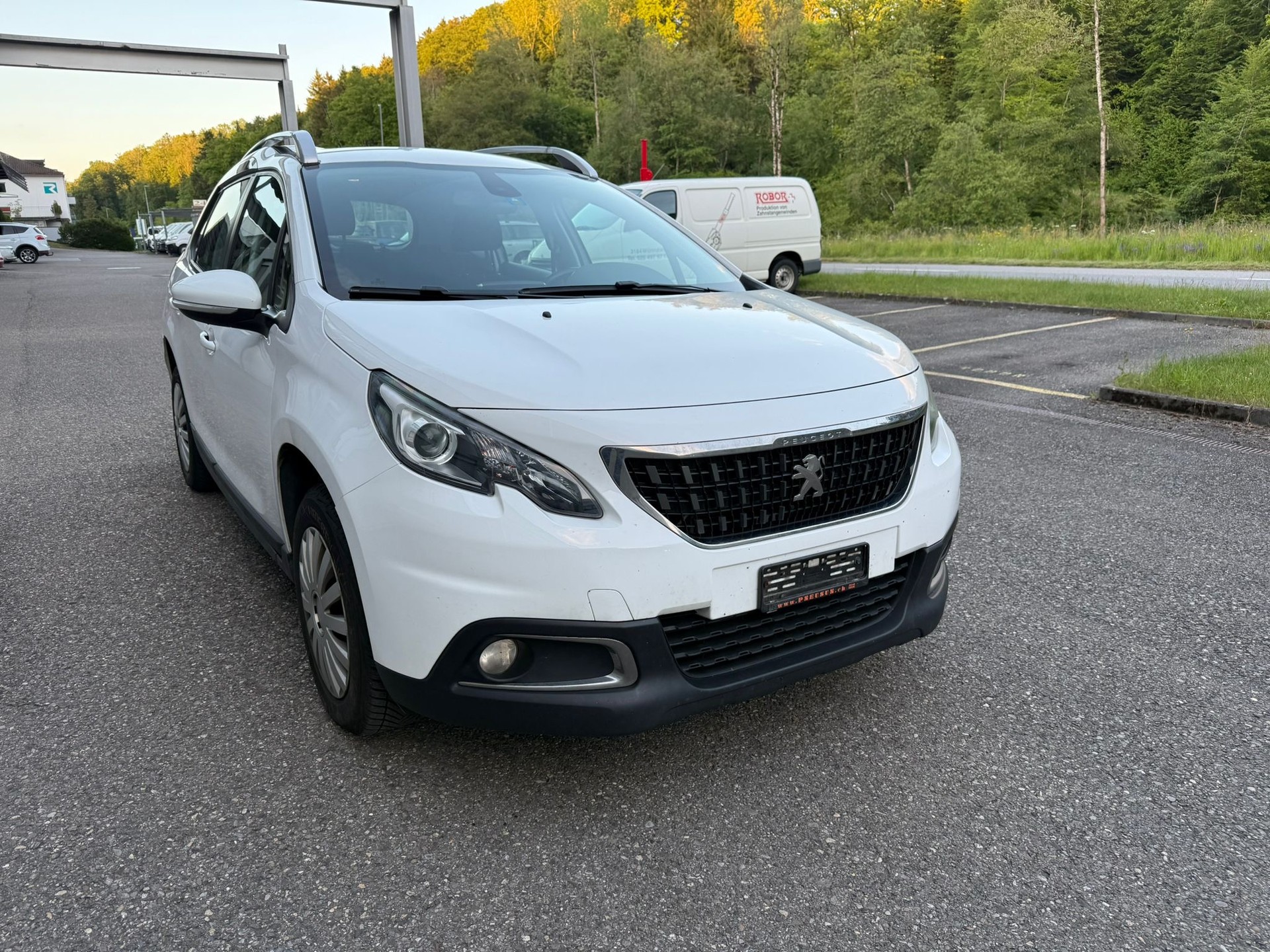 PEUGEOT 2008. 1.2 PureTech 110 Style S/S-image-0