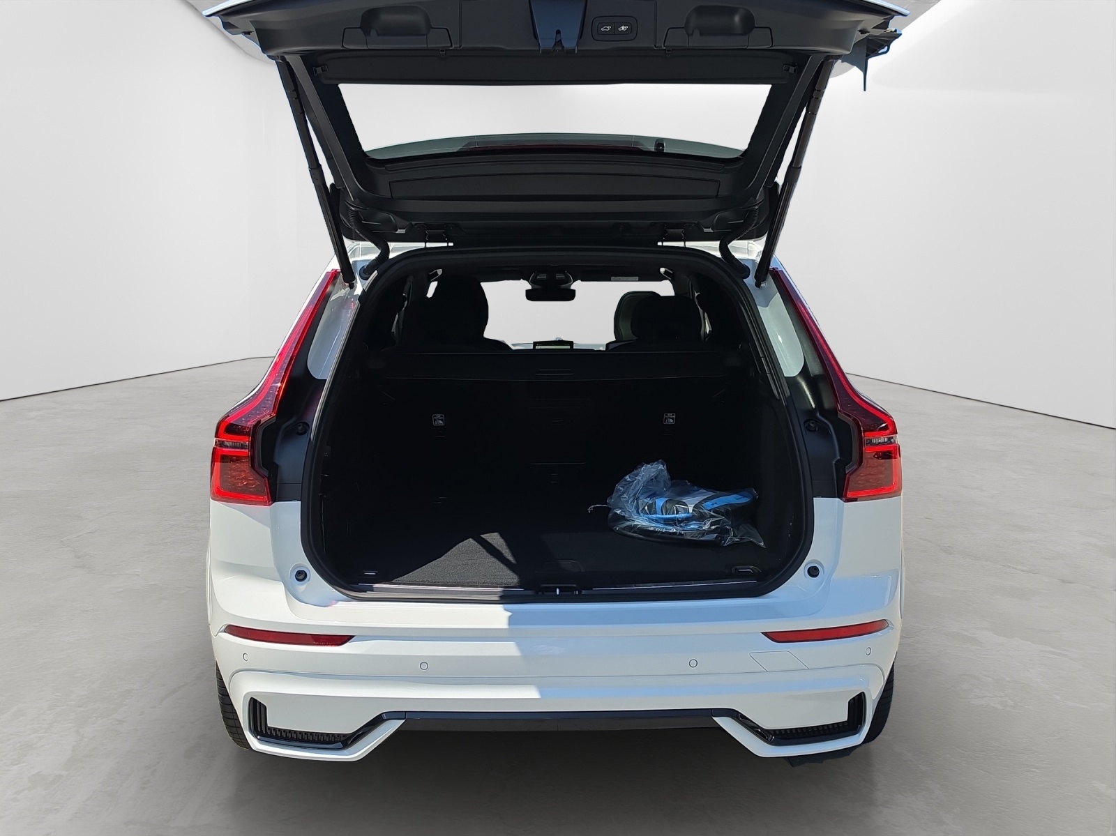 VOLVO XC60 2.0 T8 TE Black Edition eAWD-image-5