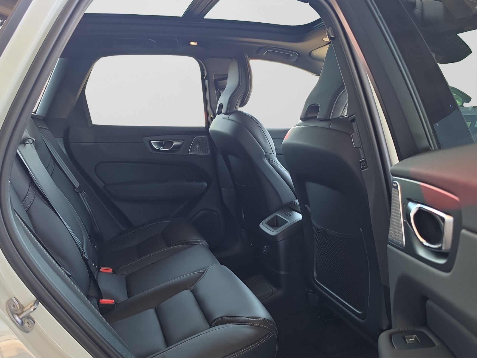 VOLVO XC60 2.0 T8 TE Black Edition eAWD-image-9