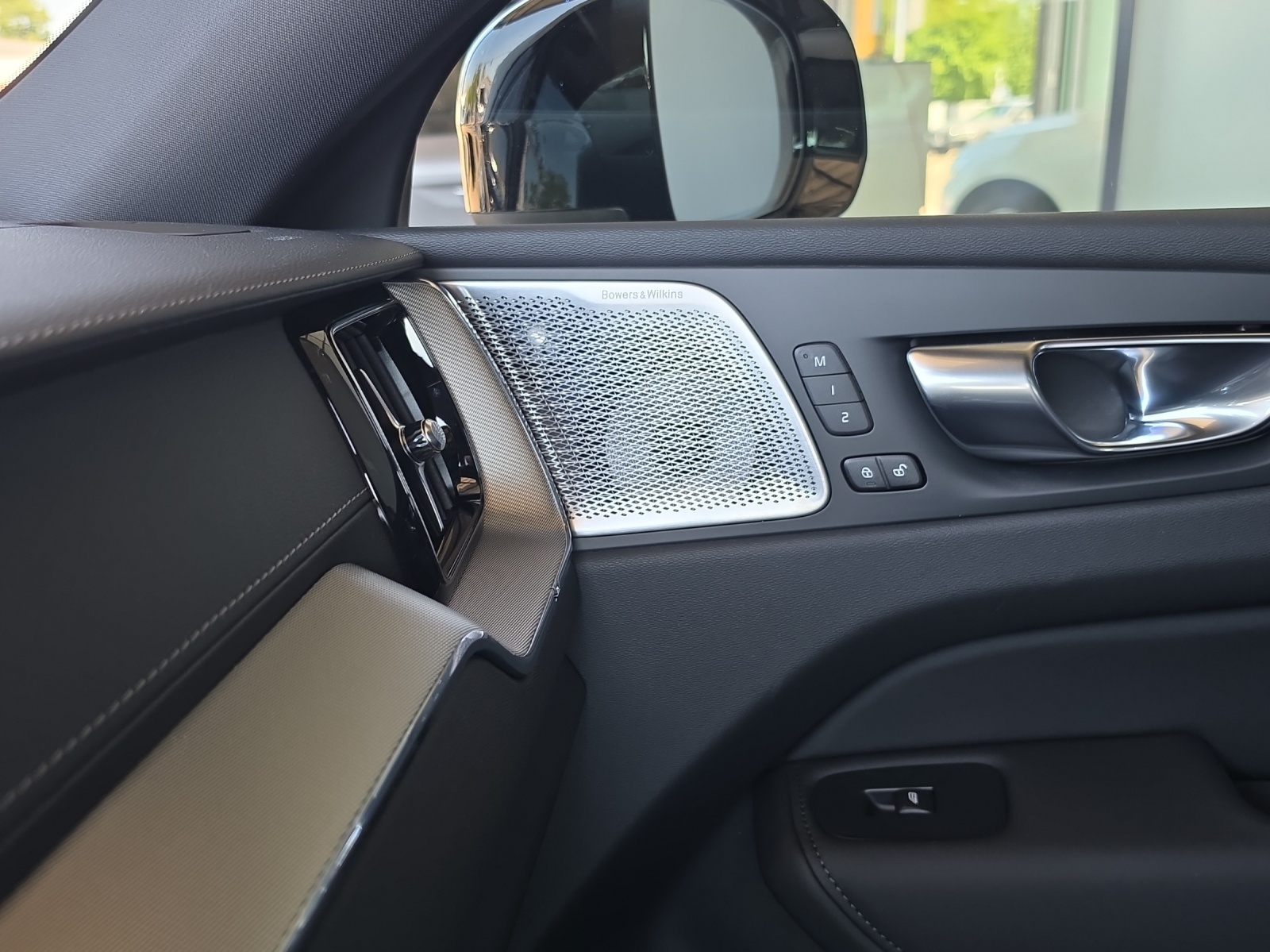 VOLVO XC60 2.0 T8 TE Black Edition eAWD-image-12