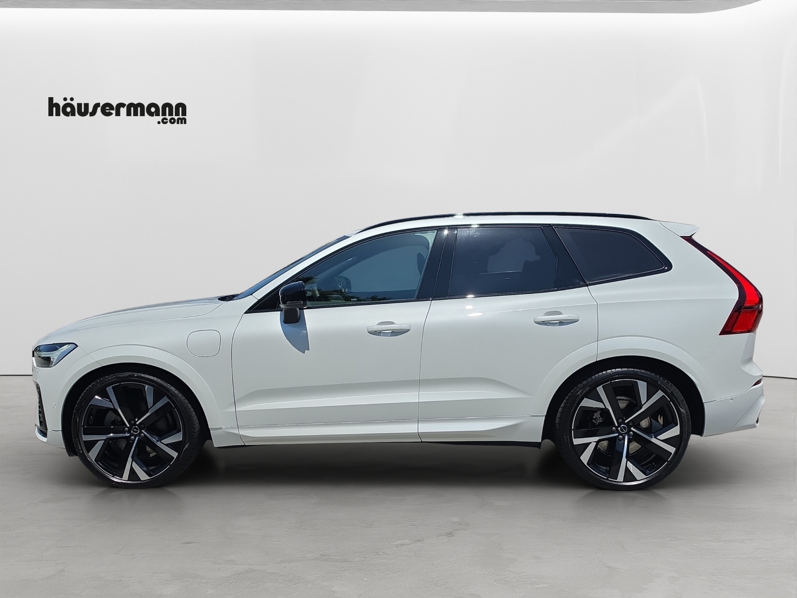 VOLVO XC60 2.0 T8 TE Black Edition eAWD-image-2