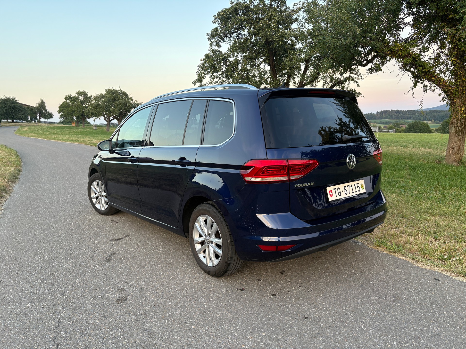 VW TOURAN 1.6 TDI SCR HIGHLINE DSG-image-2