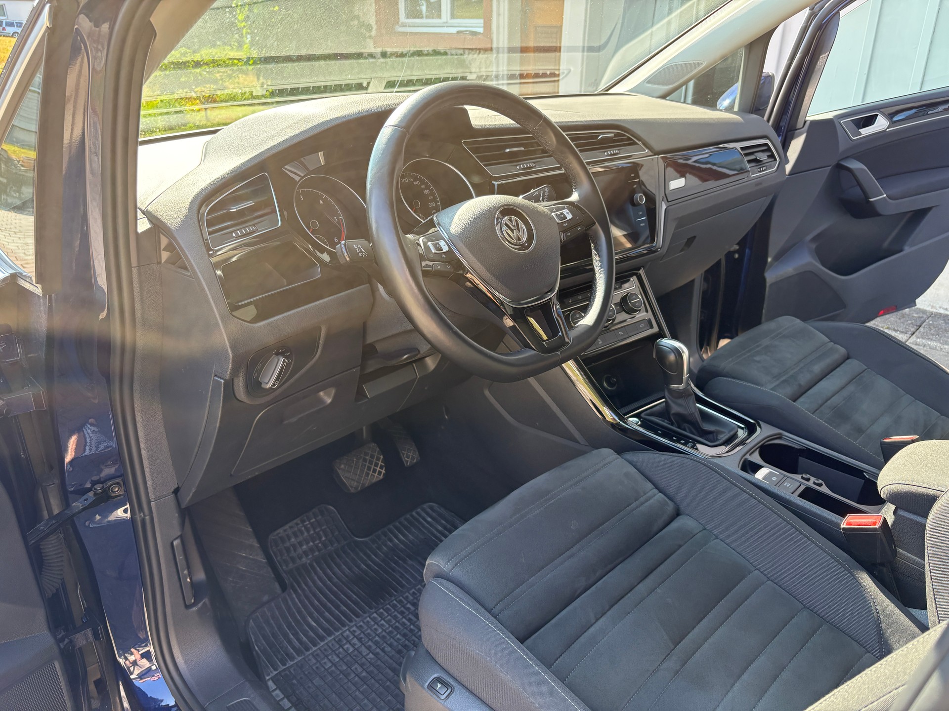 VW TOURAN 1.6 TDI SCR HIGHLINE DSG-image-8