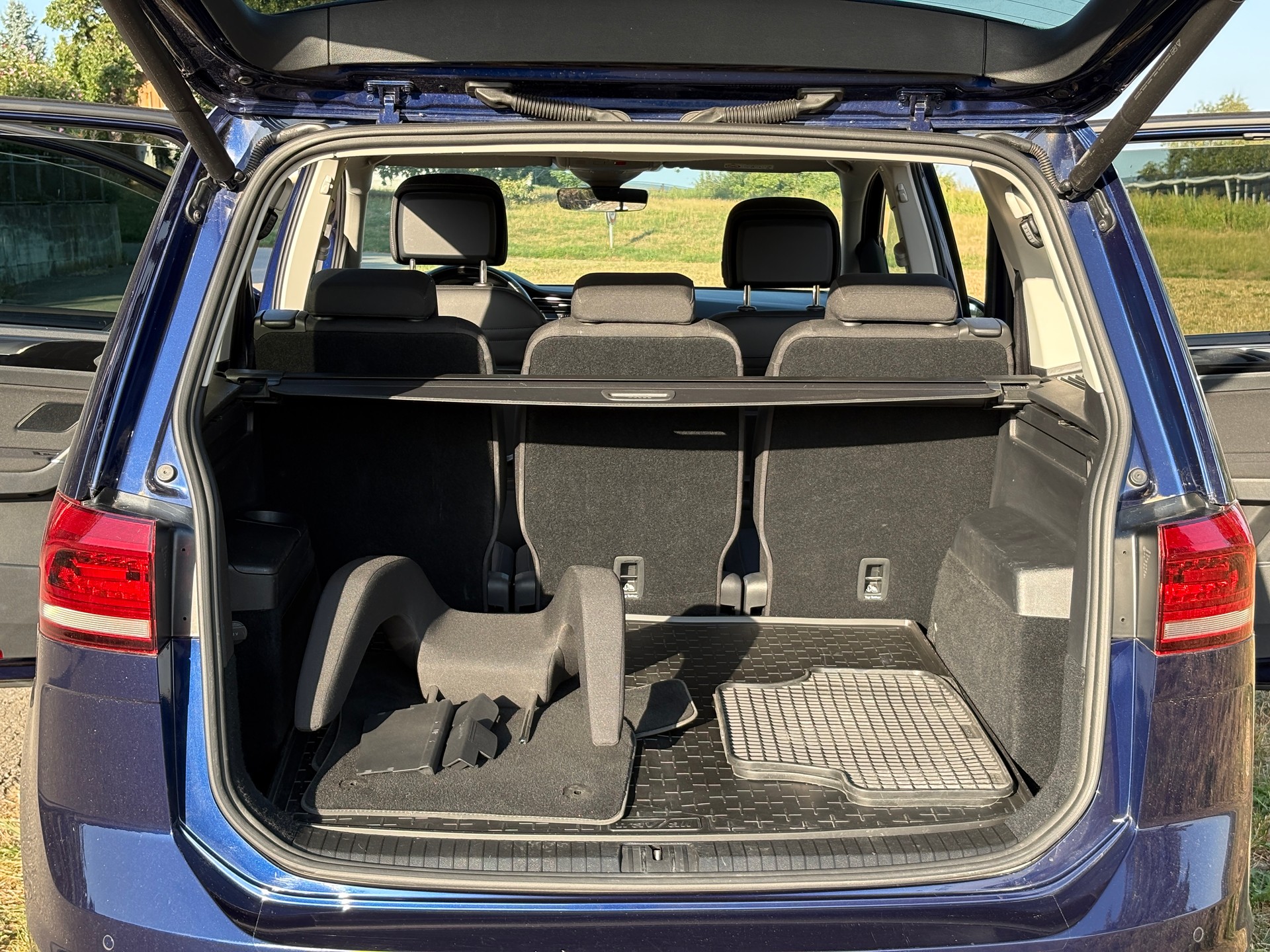 VW TOURAN 1.6 TDI, DSG, HIGHLINE, 8fach bereift + neuer Satz Sommerreifen-image-13