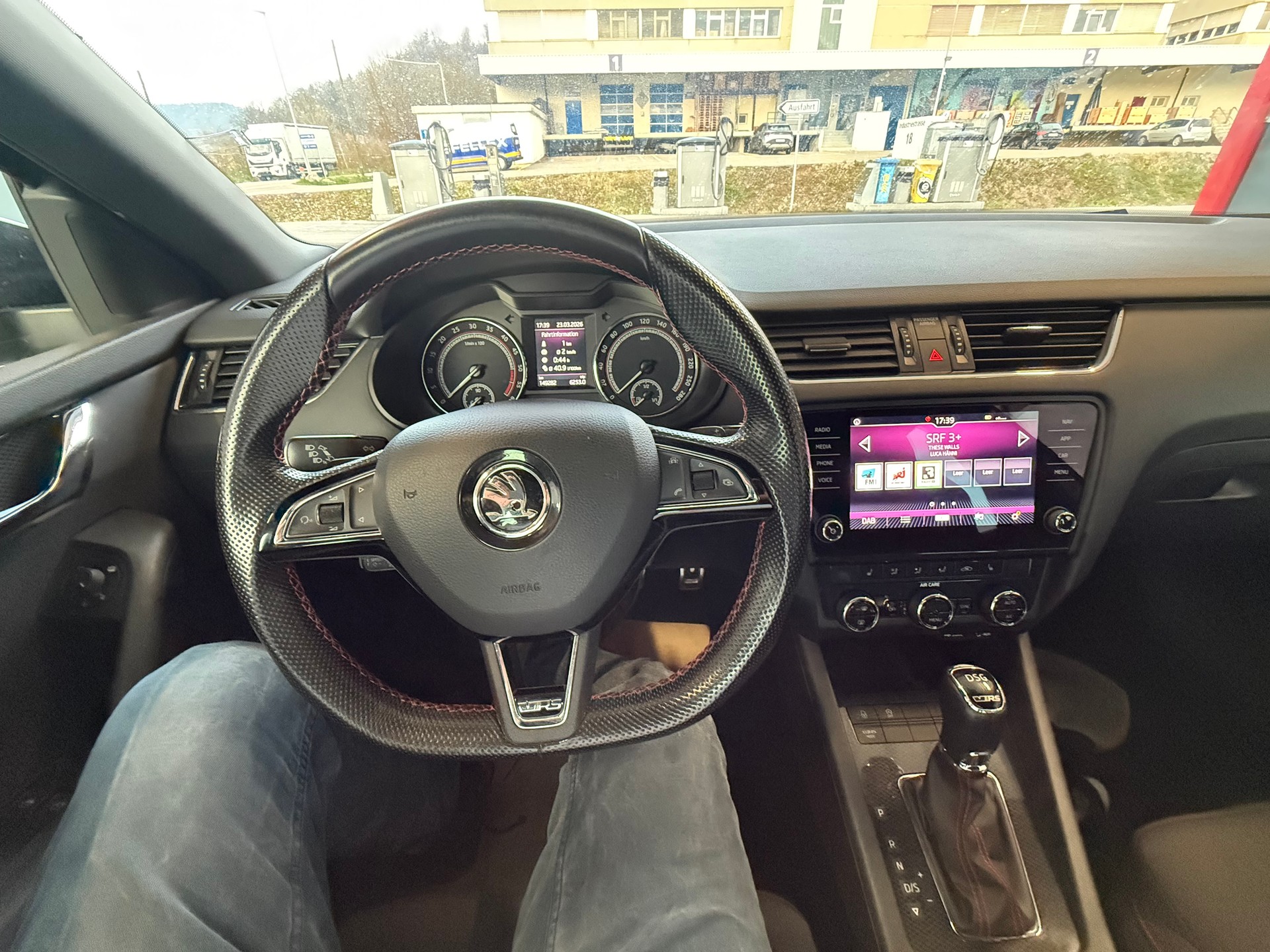 SKODA Octavia Combi 2.0 TDI RS 4x4 DSG-image-12