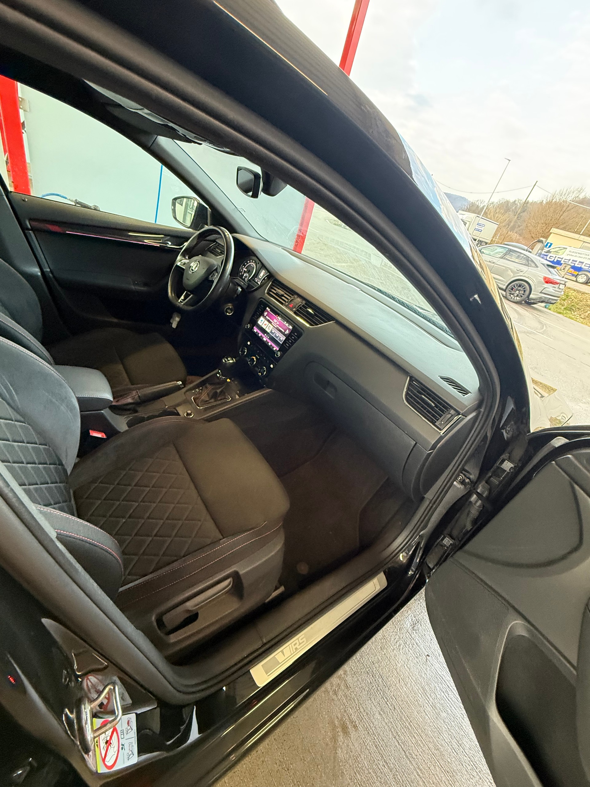 SKODA Octavia Combi 2.0 TDI RS 4x4 DSG-image-14