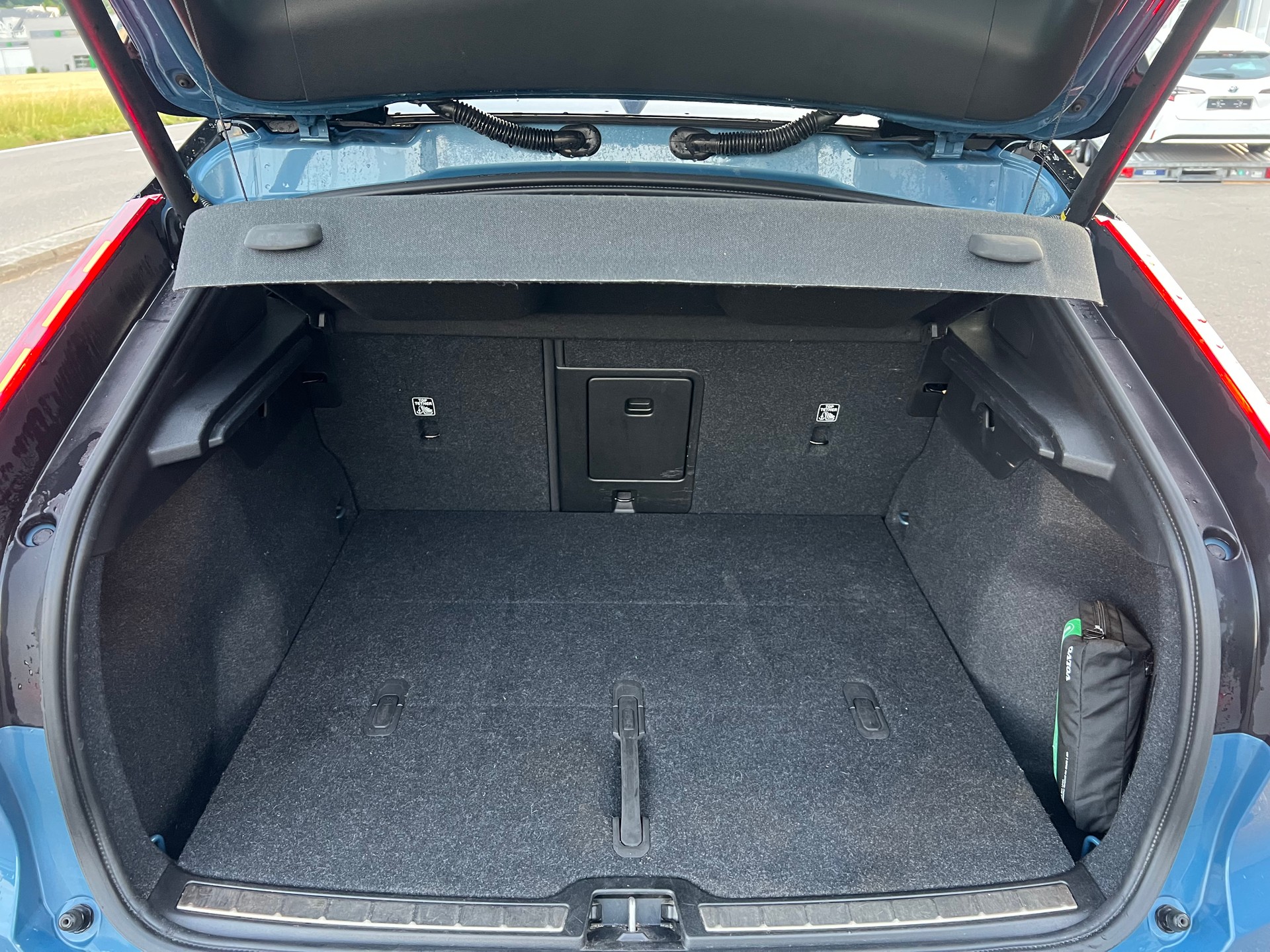 VOLVO C40 Recharge P8 Twin AWD Pure Electric Ultimate-image-8