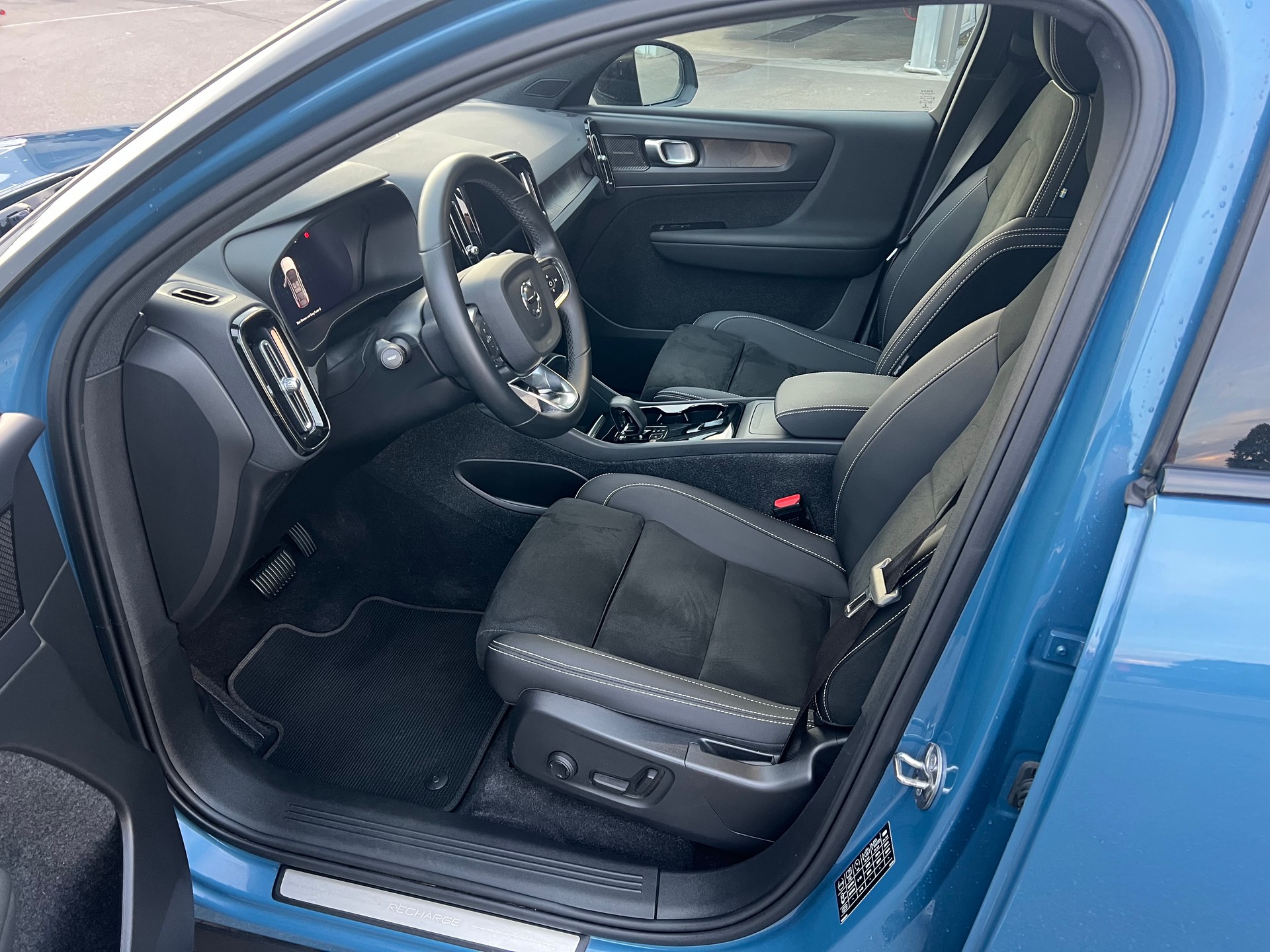 VOLVO C40 Recharge P8 Twin AWD Pure Electric Ultimate-image-4