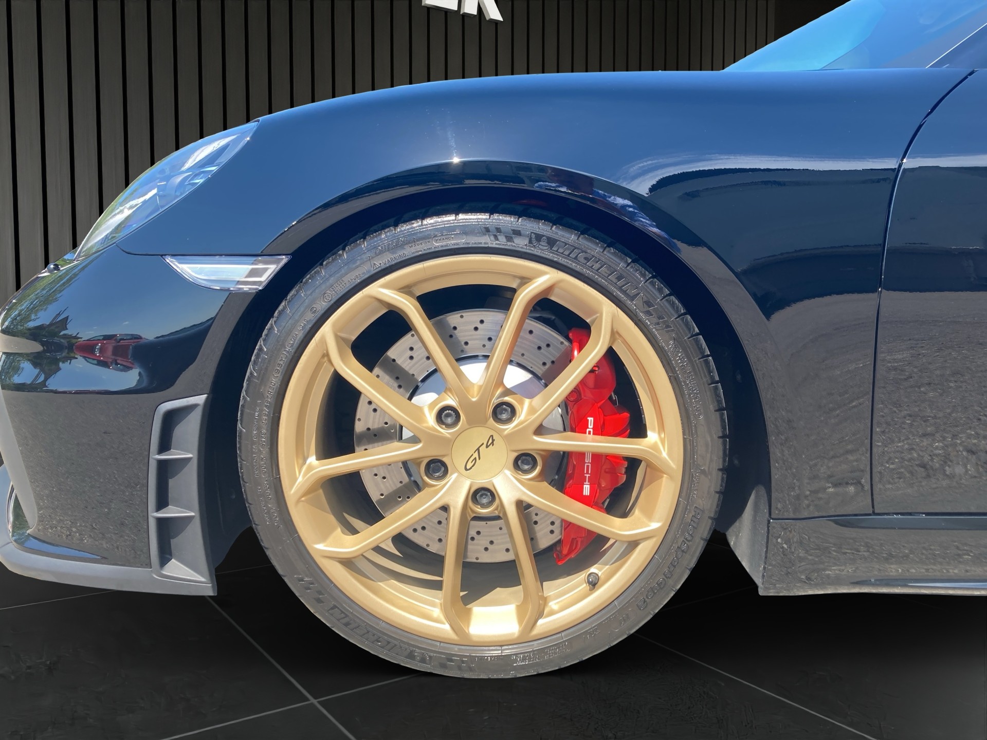 PORSCHE Cayman 718-showroom-element-3