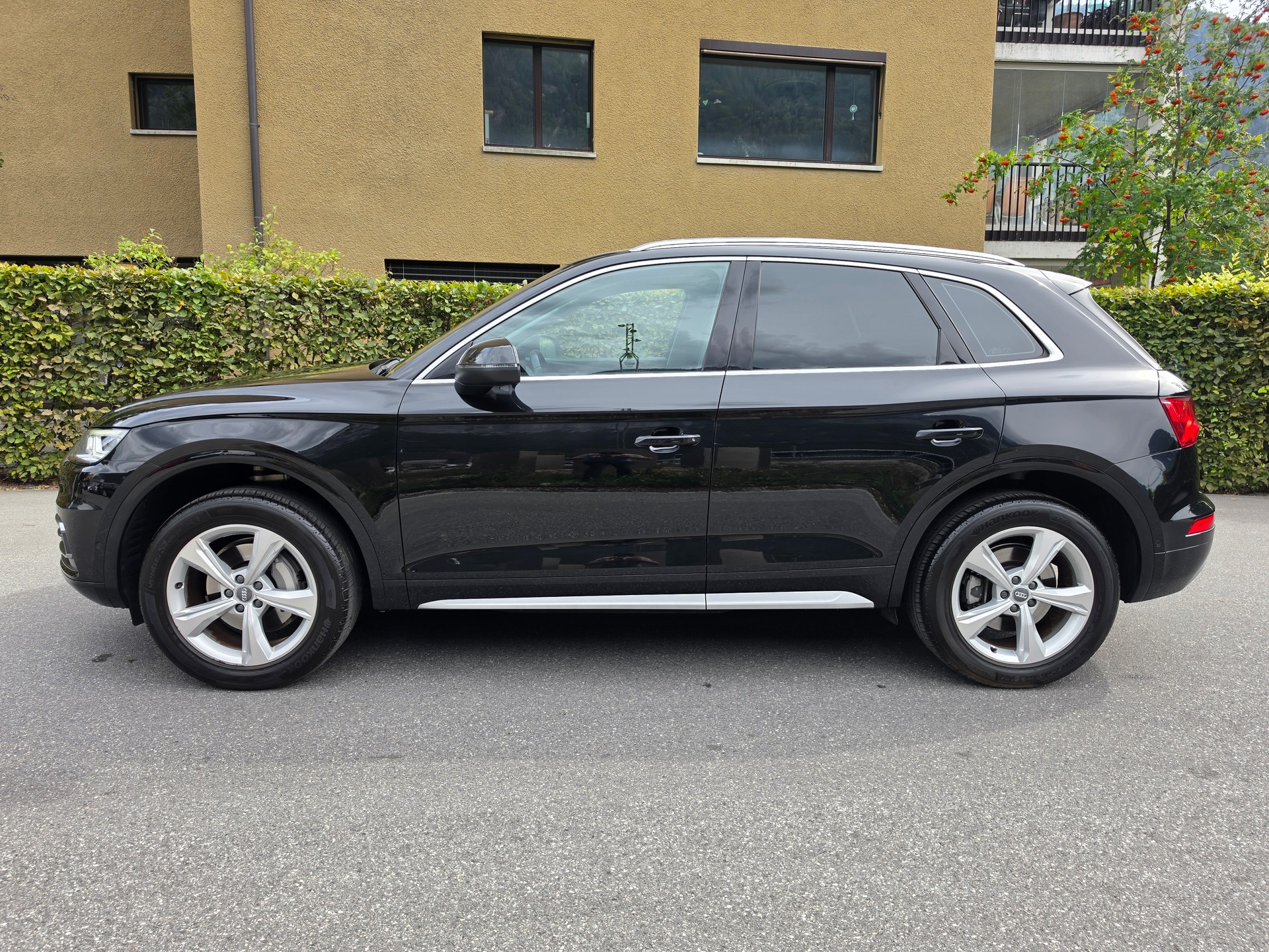 AUDI Q5 2.0 TDI quattro S-tronic-image-1
