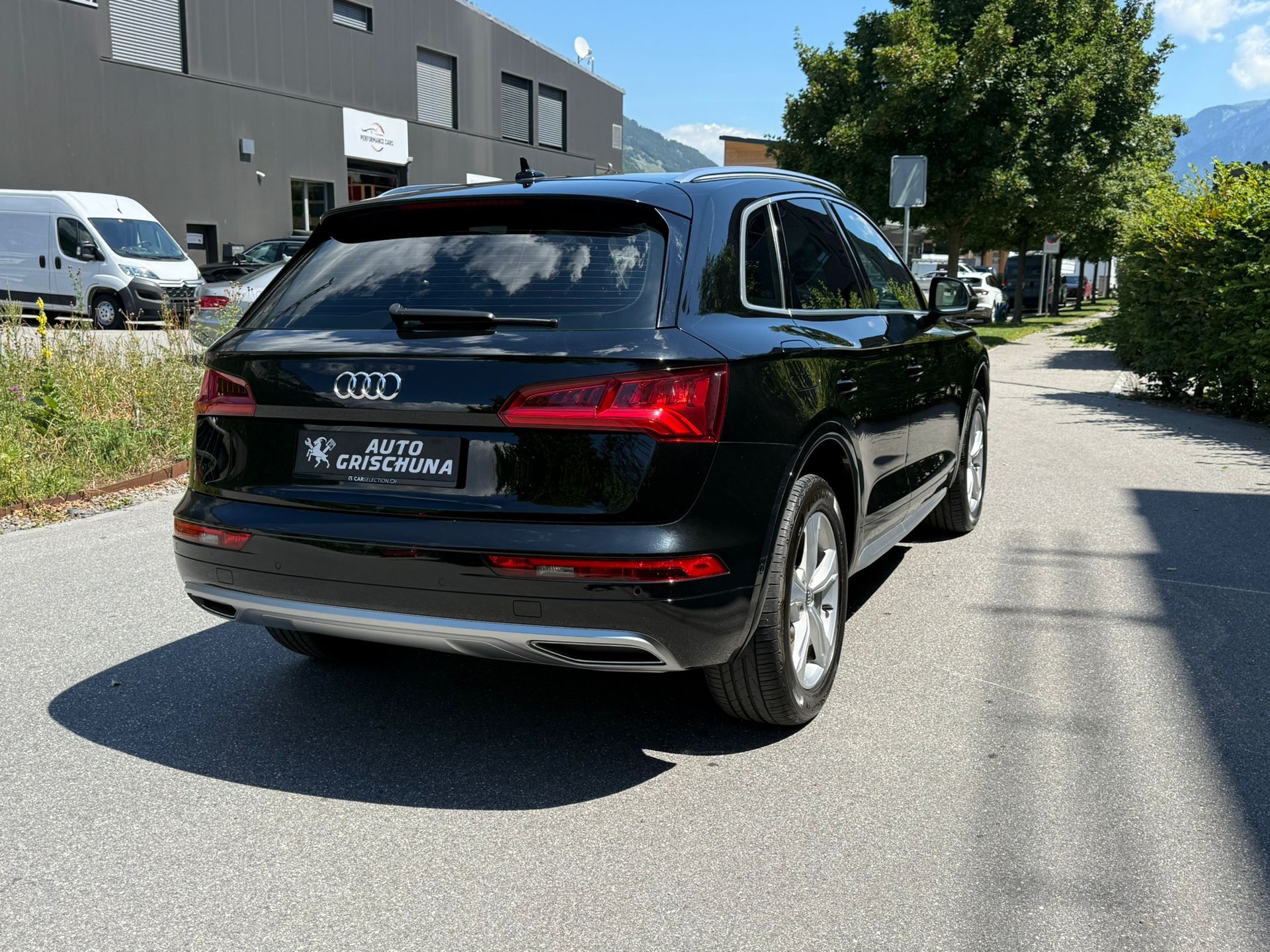 AUDI Q5 2.0 TDI quattro S-tronic-image-3