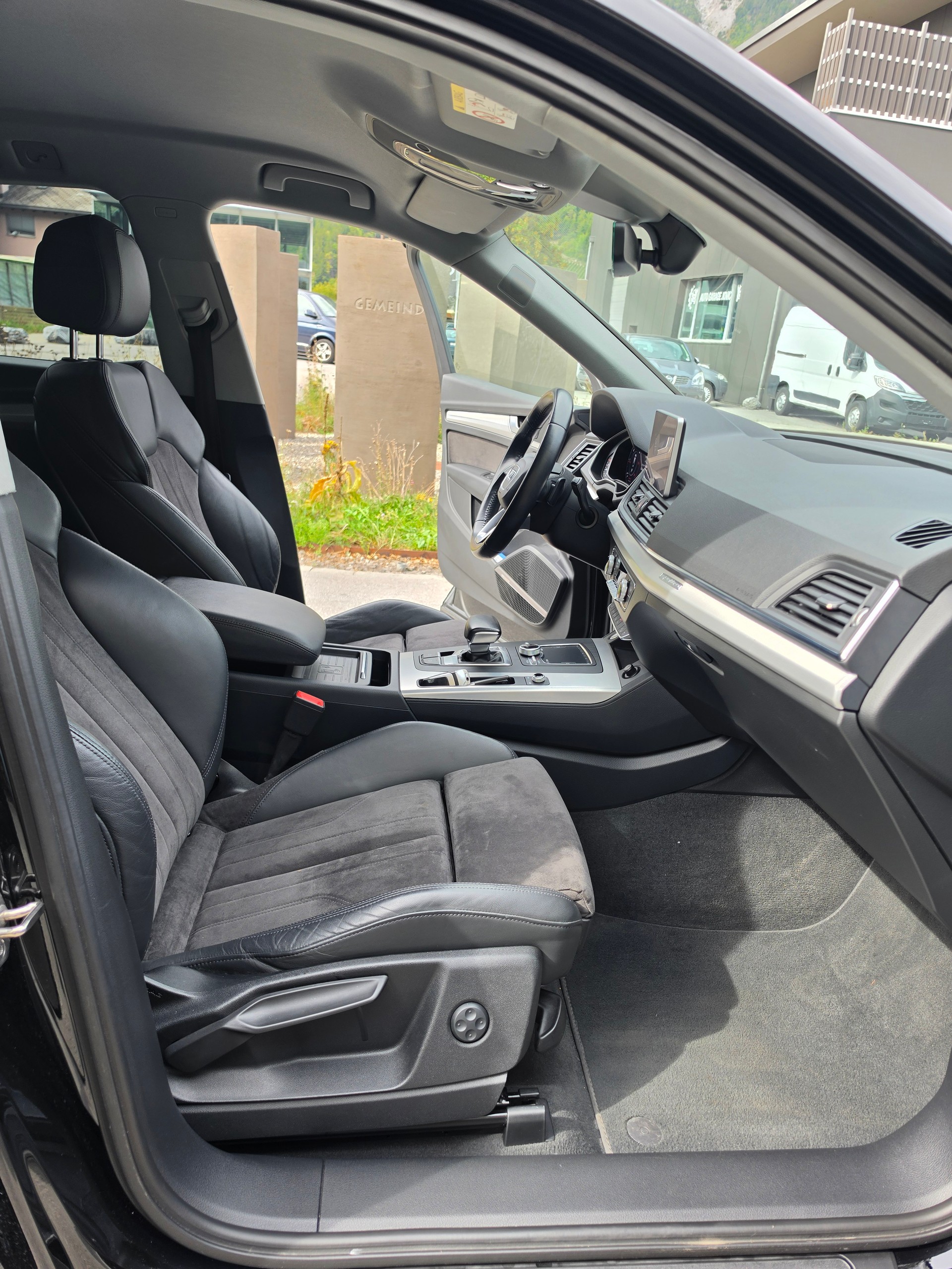 AUDI Q5 2.0 TDI quattro S-tronic-image-13
