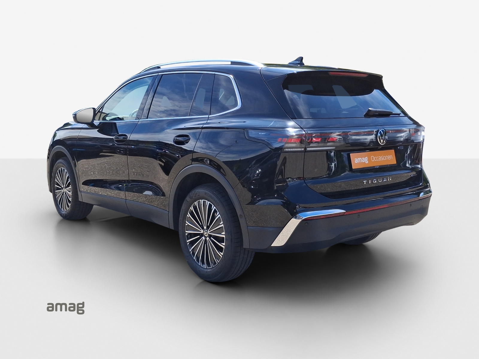 VW Tiguan 2.0 TSI DSG Elegance 4Motion-image-2