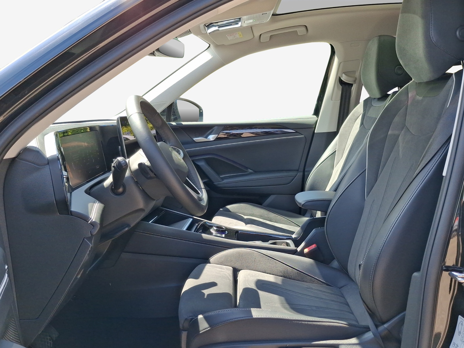 VW Tiguan 2.0 TSI DSG Elegance 4Motion-image-7