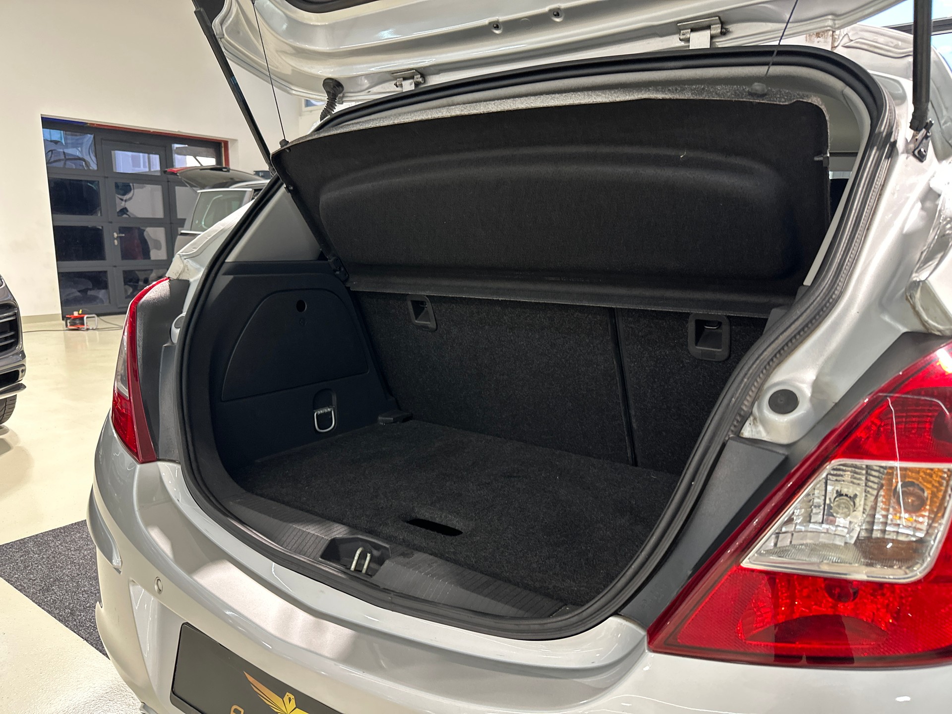 OPEL Corsa 1.4 Turbo Anniversary Edition-image-9