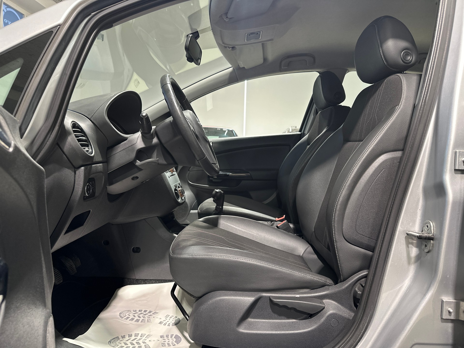 OPEL Corsa 1.4 Turbo Anniversary Edition-image-14