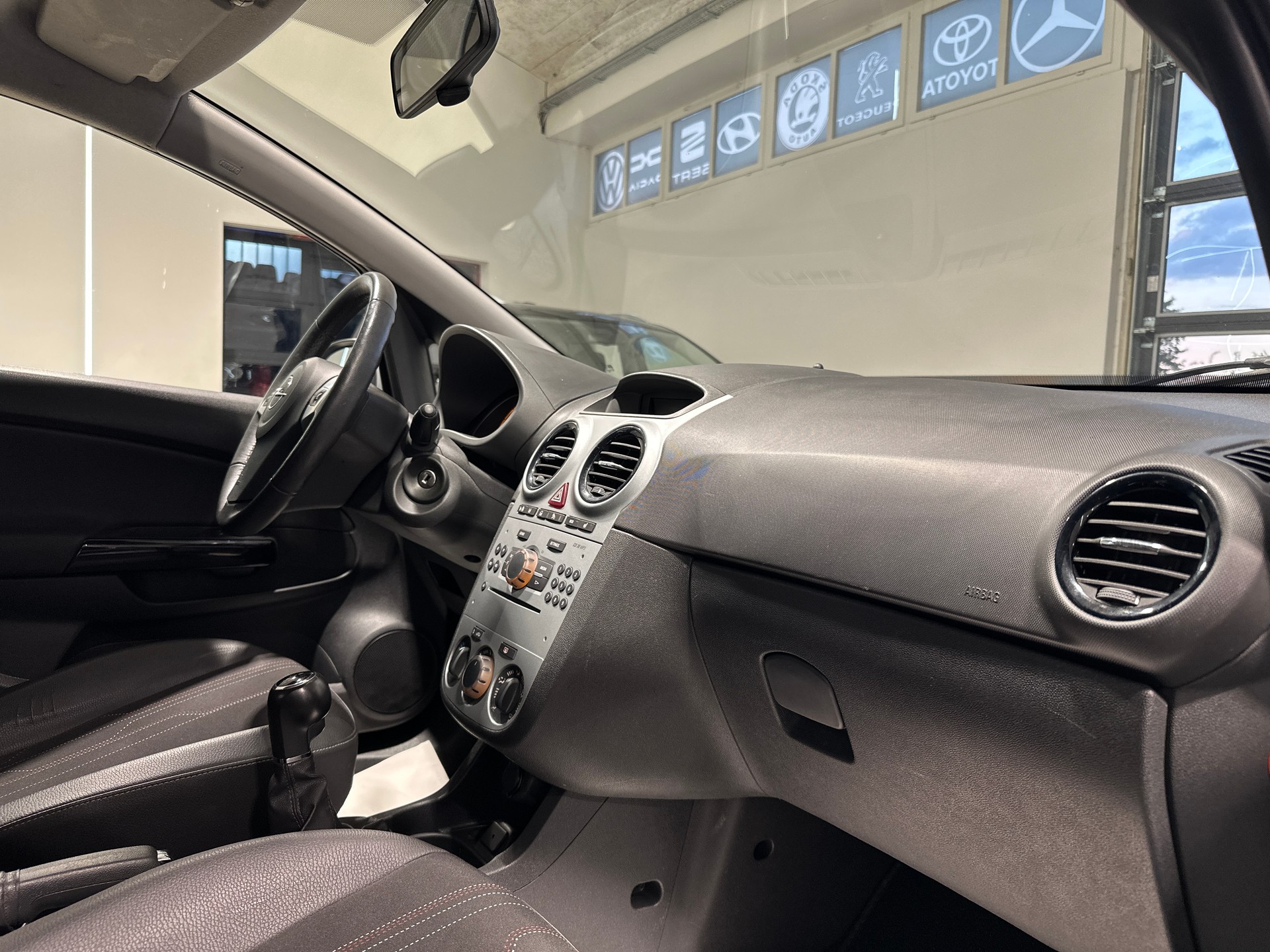 OPEL Corsa 1.4 Turbo Anniversary Edition-image-18