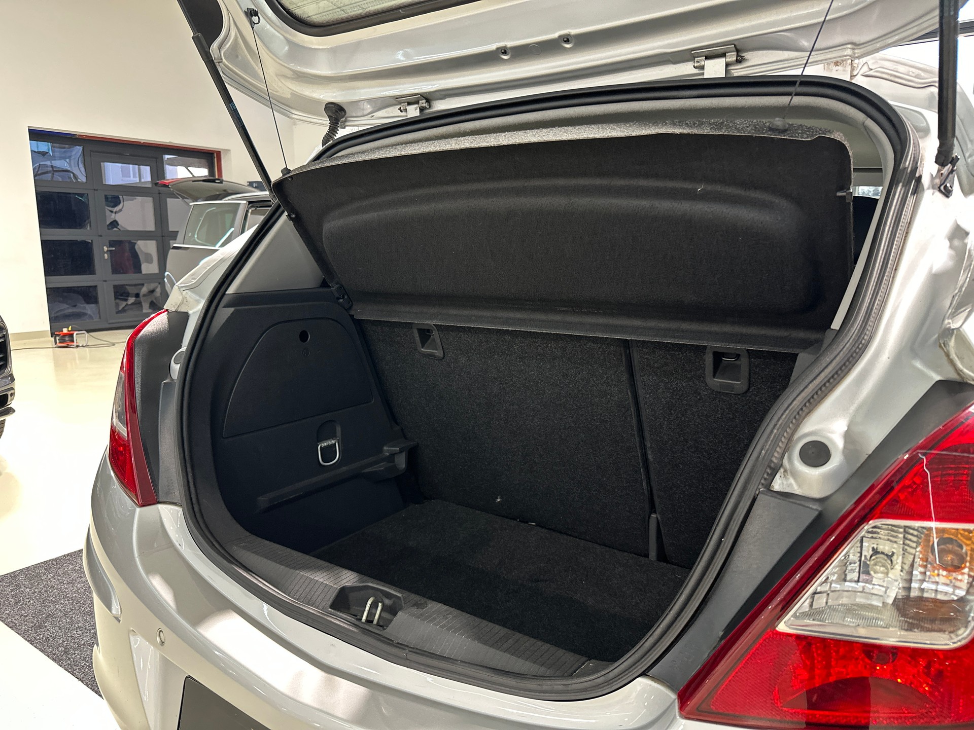 OPEL Corsa 1.4 Turbo Anniversary Edition-image-8