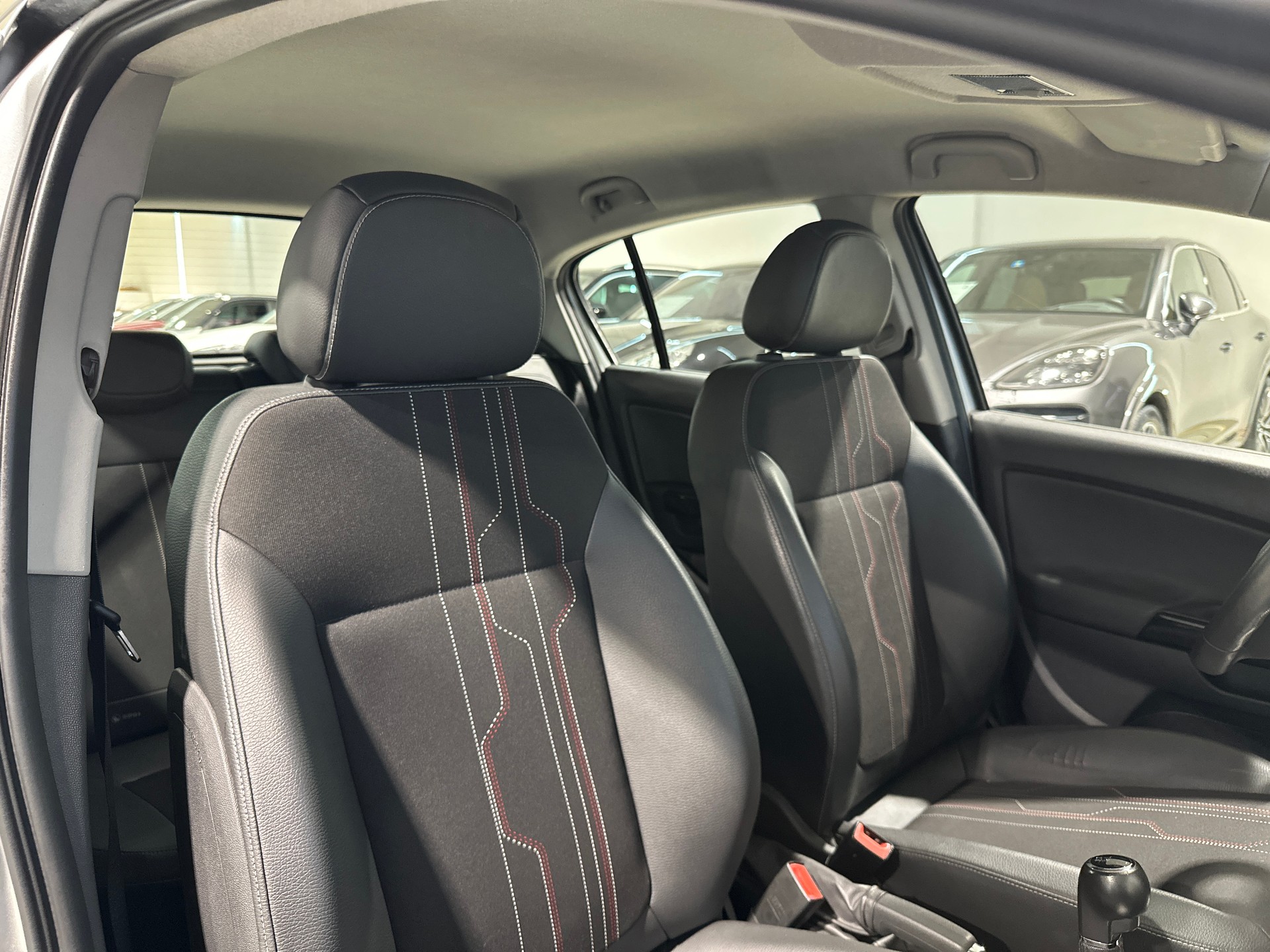 OPEL Corsa 1.4 Turbo Anniversary Edition-image-15
