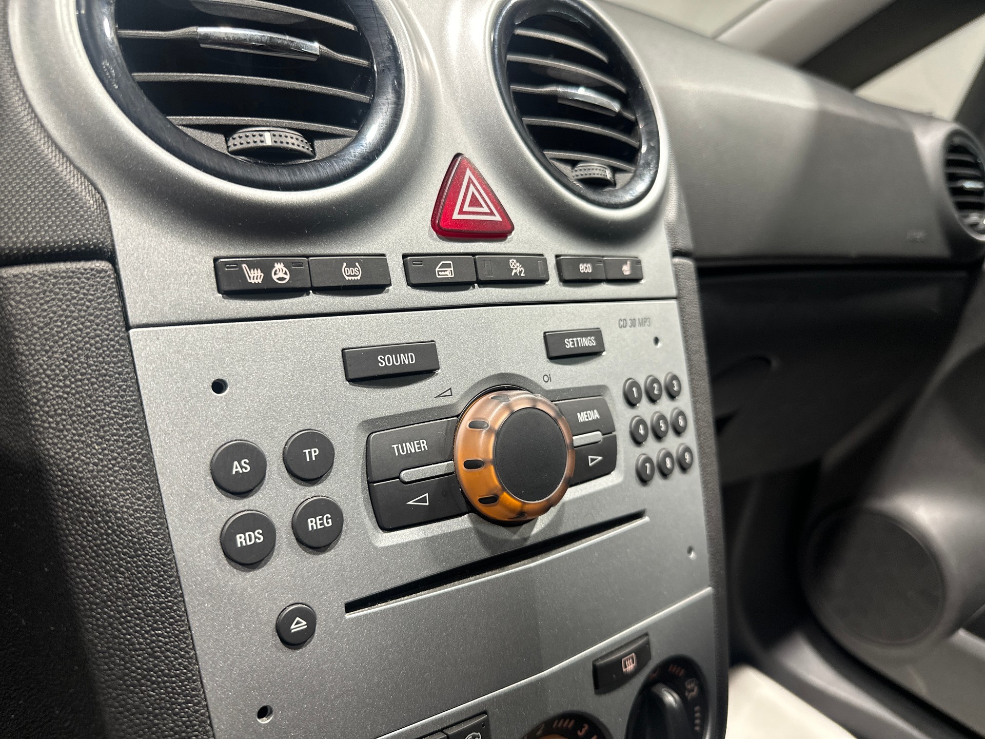 OPEL Corsa 1.4 Turbo Anniversary Edition-image-21