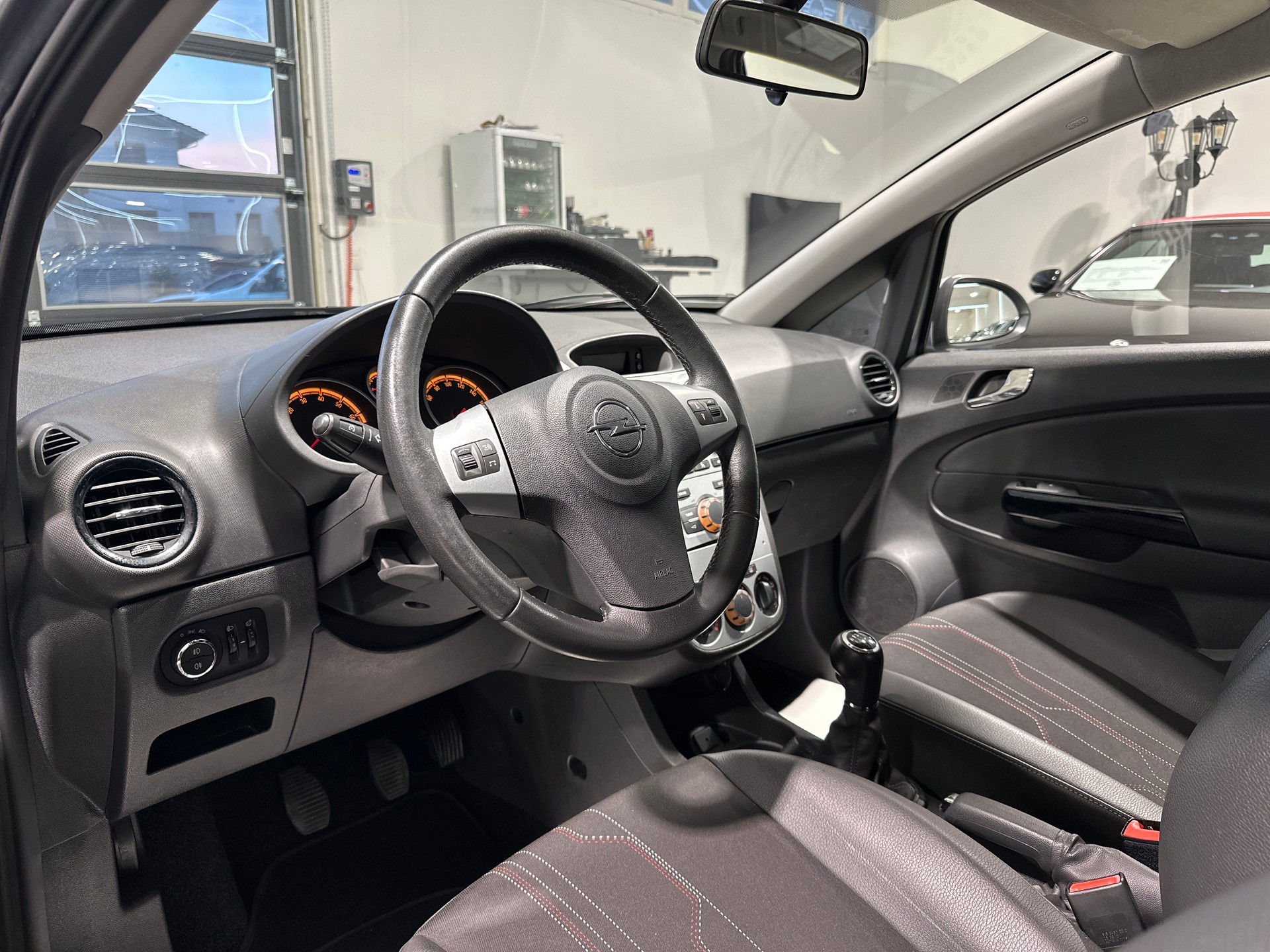 OPEL Corsa 1.4 Turbo Anniversary Edition-showroom-element-1