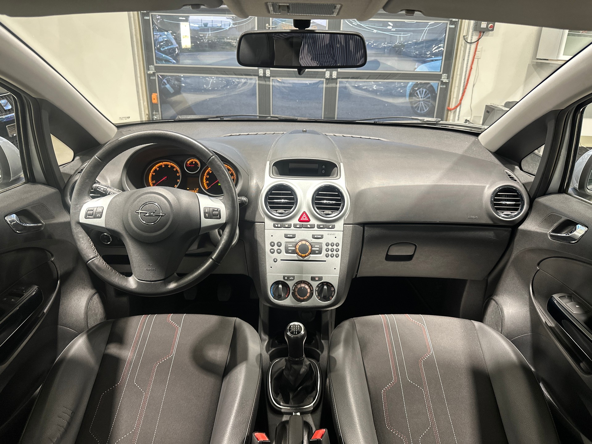 OPEL Corsa 1.4 Turbo Anniversary Edition-image-17