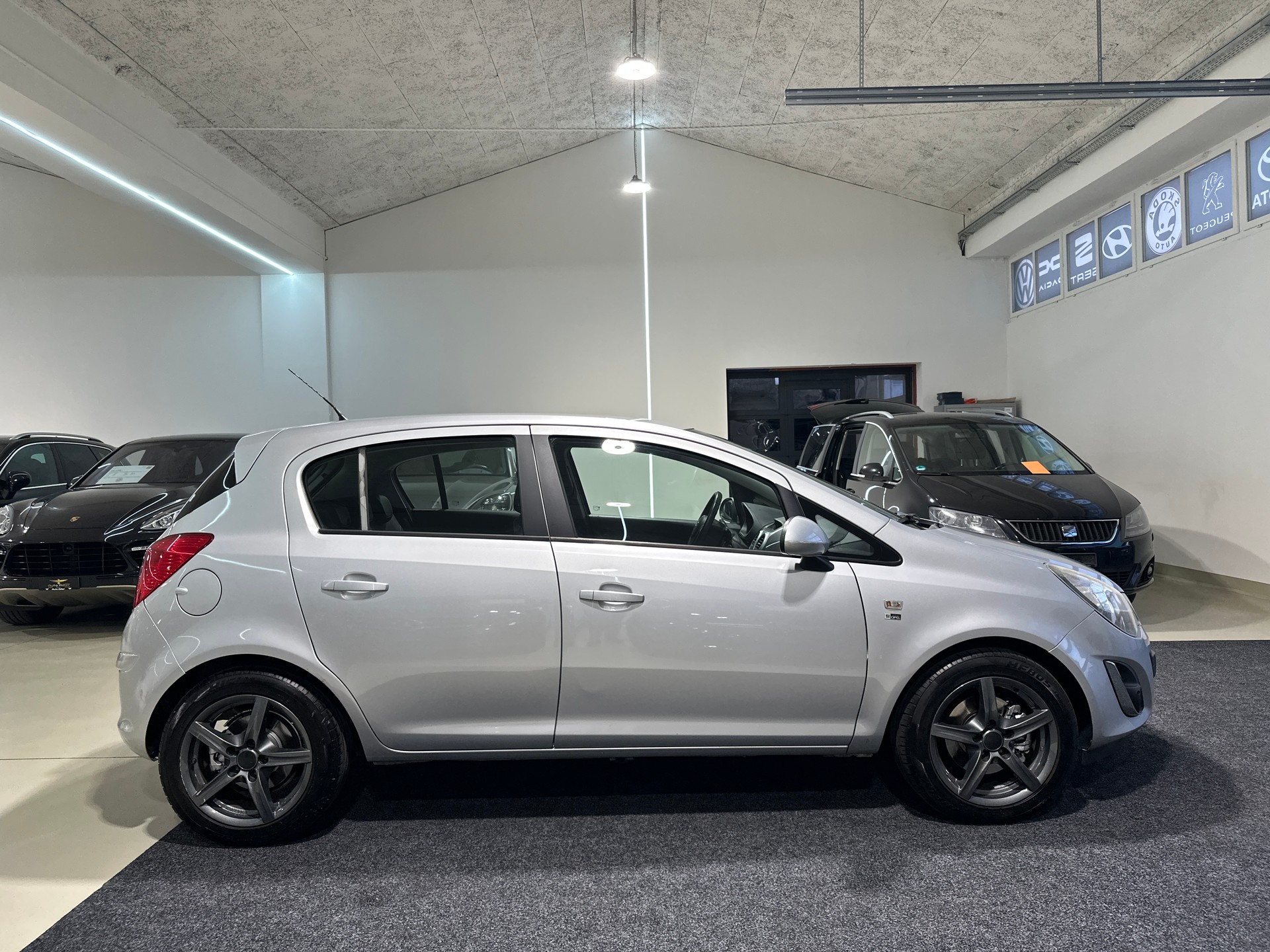 OPEL Corsa 1.4 Turbo Anniversary Edition-image-12