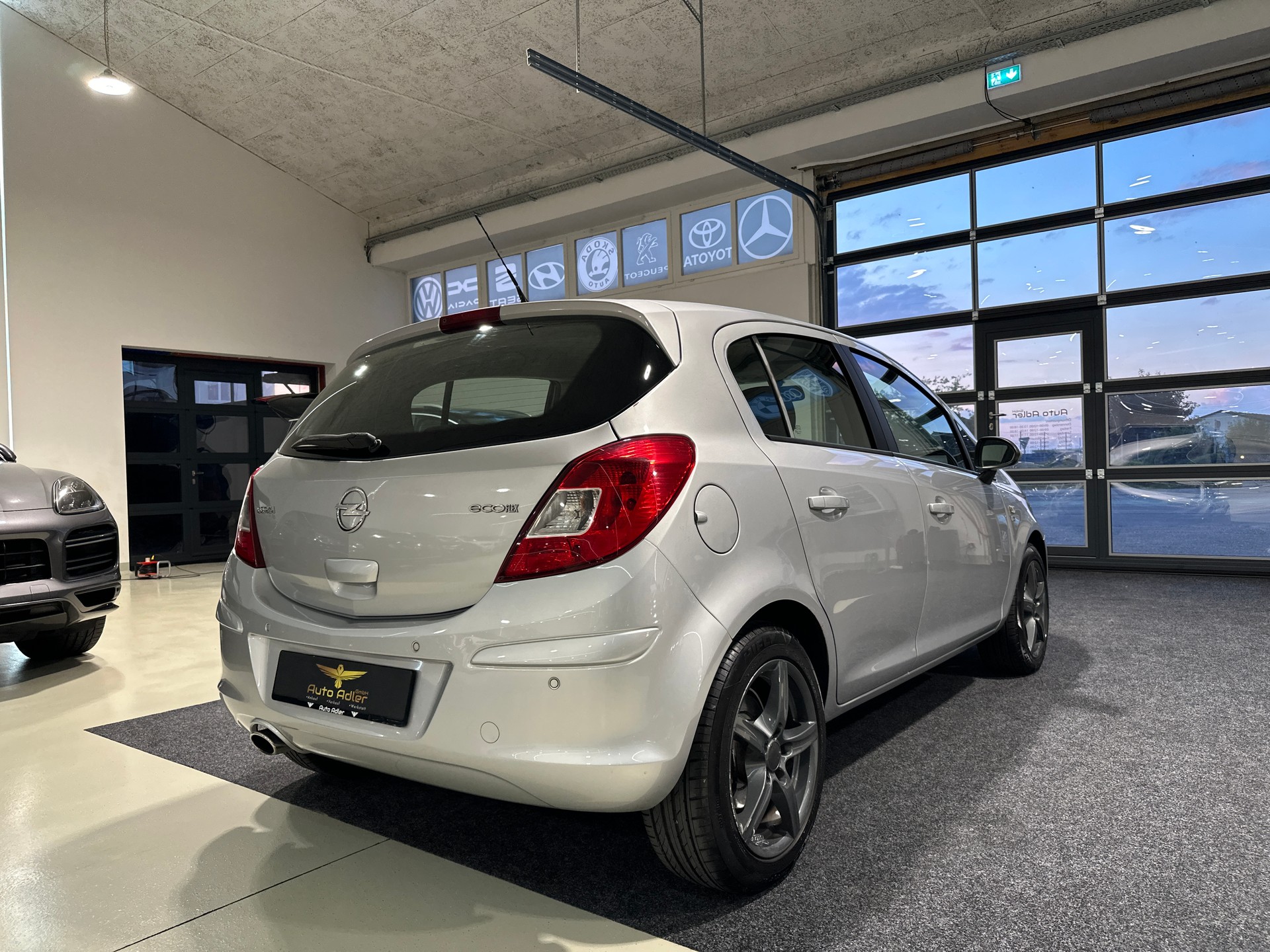 OPEL Corsa 1.4 Turbo Anniversary Edition-image-11