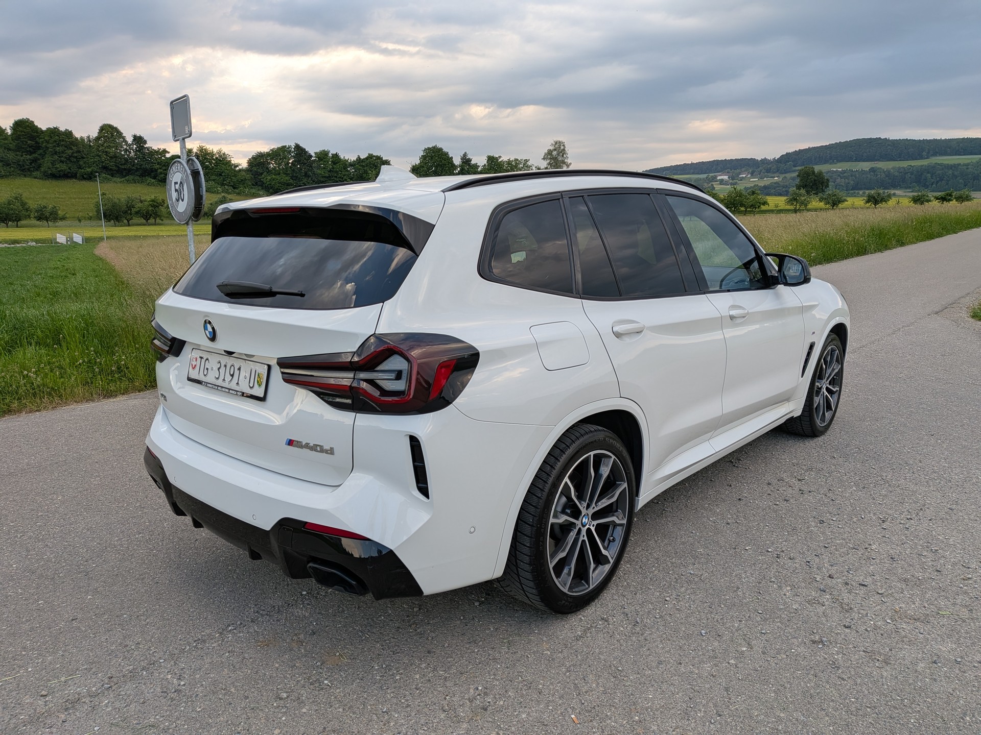 BMW xDrive 48V M40d Steptronic-image-8