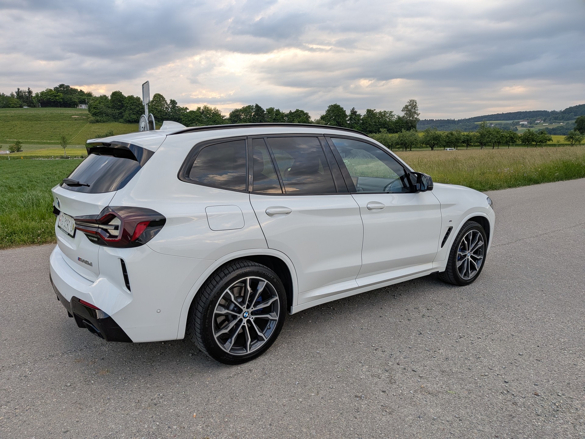 BMW xDrive 48V M40d Steptronic-image-10