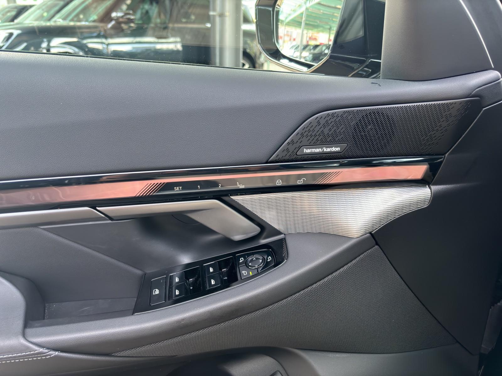 BMW 520d xDrive Touring-image-18