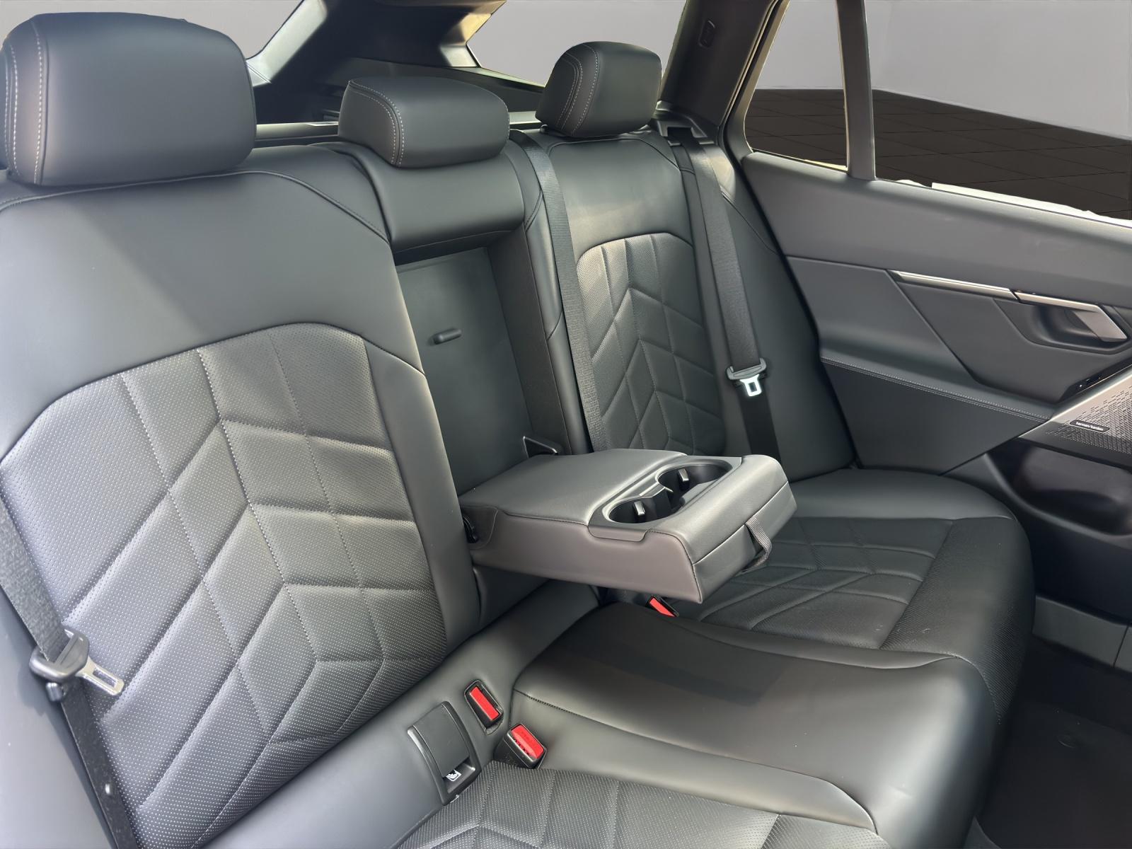 BMW 520d xDrive Touring-image-11