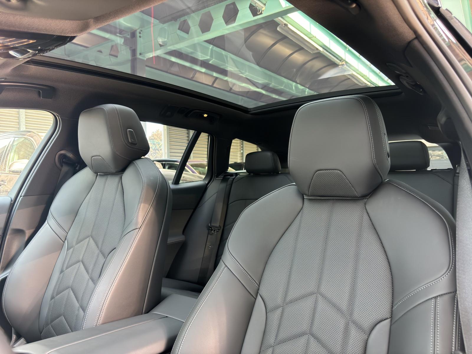 BMW 520d xDrive Touring-image-12