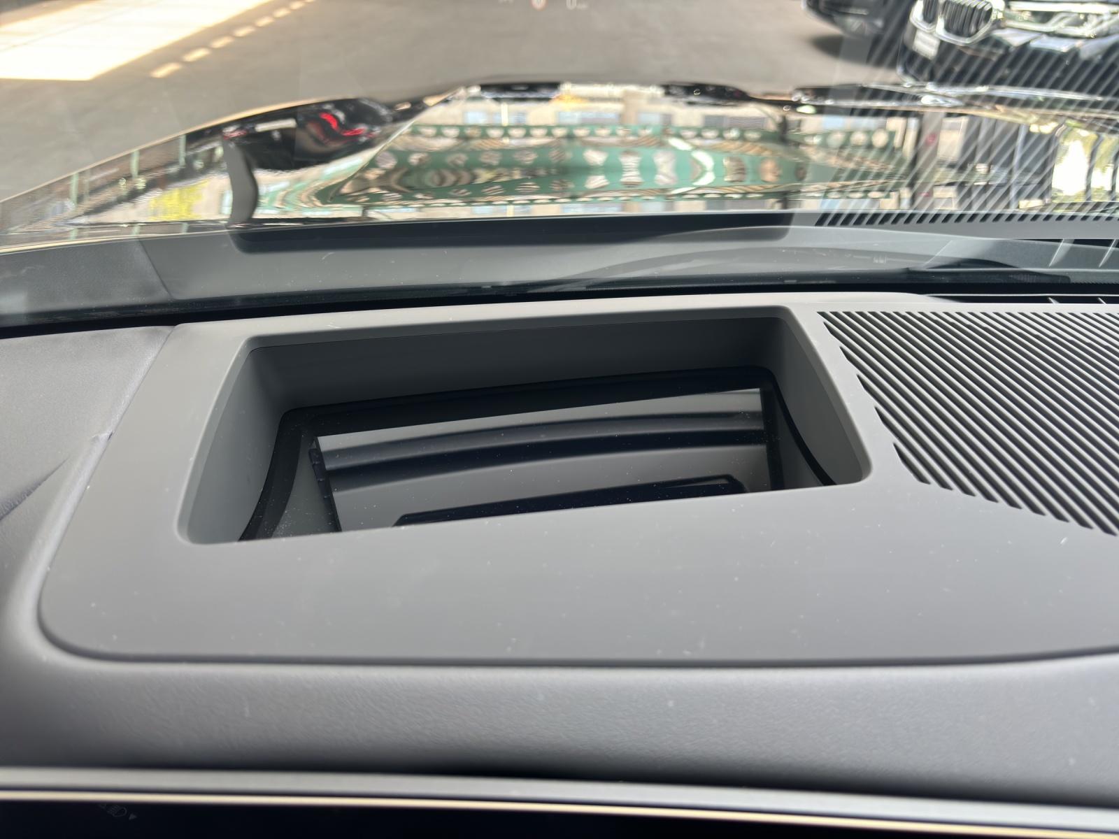 BMW 520d xDrive Touring-image-17