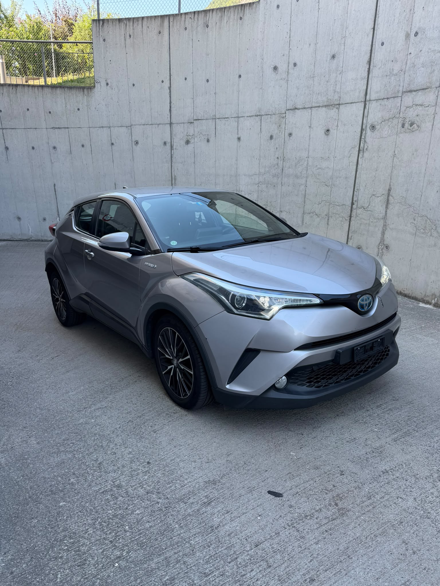 TOYOTA C-HR 1.8 HSD Comfort CVT-image-2