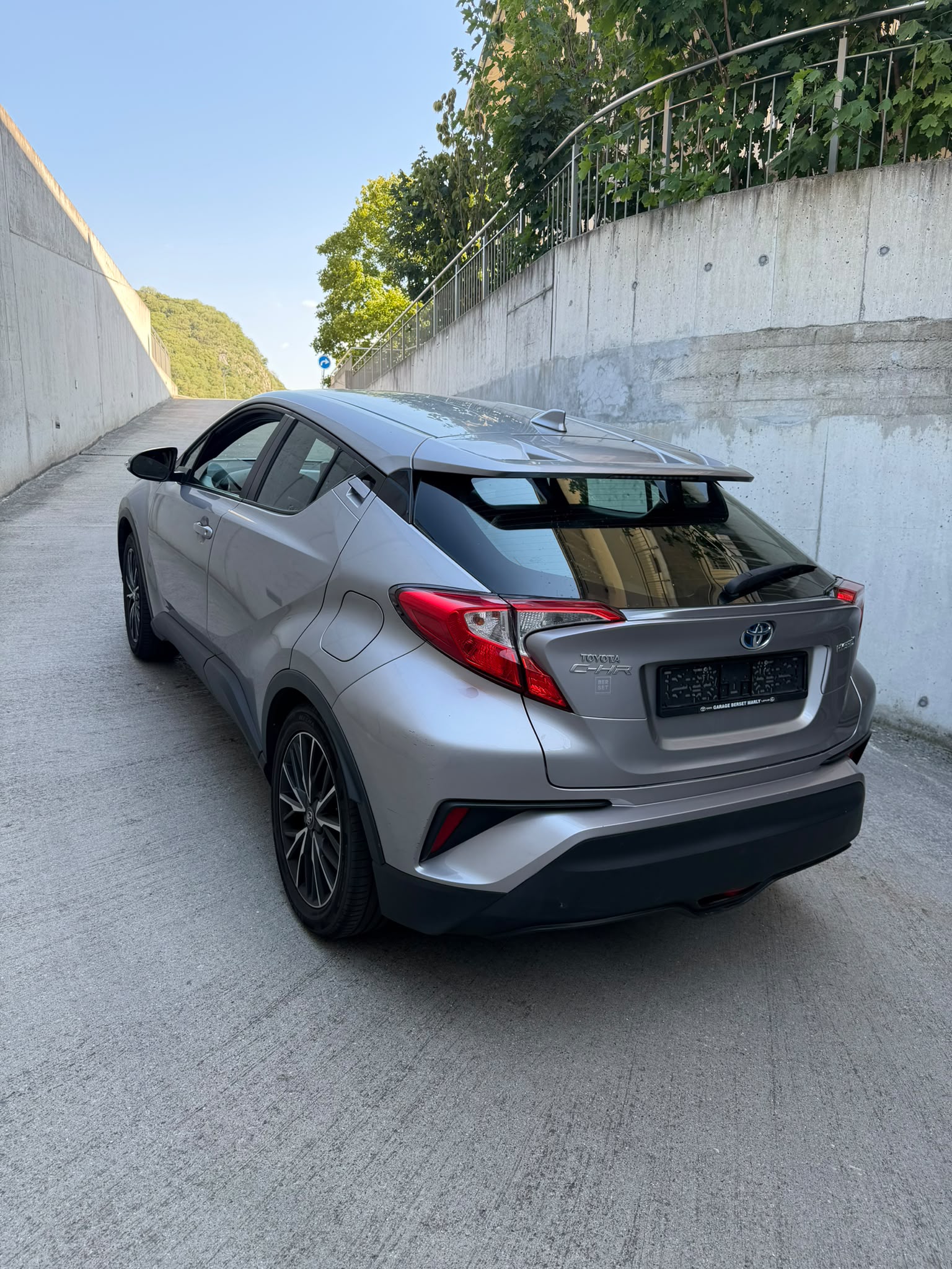 TOYOTA C-HR 1.8 HSD Comfort CVT-image-4