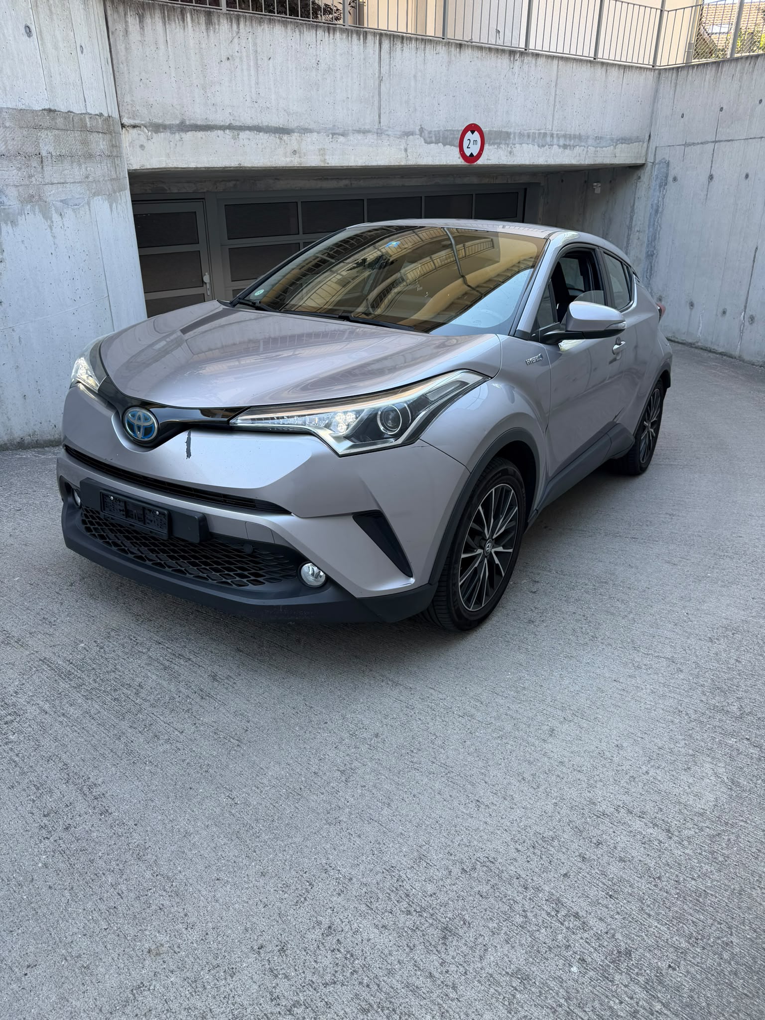 TOYOTA C-HR 1.8 HSD Comfort CVT-image-0