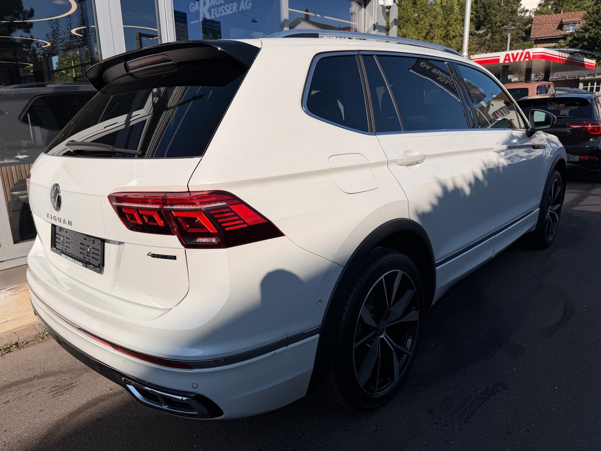 VW Tiguan Allspace R-LINE 4MOTION *** PANORAMAGLASDACH & 360 GRAD KAMERA ***-showroom-element-3