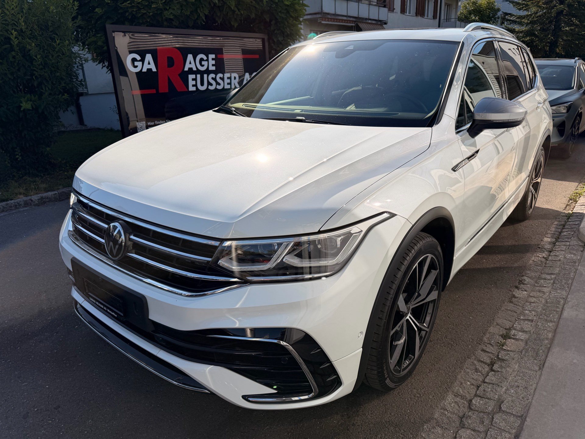 VW Tiguan Allspace R-LINE 4MOTION *** PANORAMAGLASDACH & 360 GRAD KAMERA ***