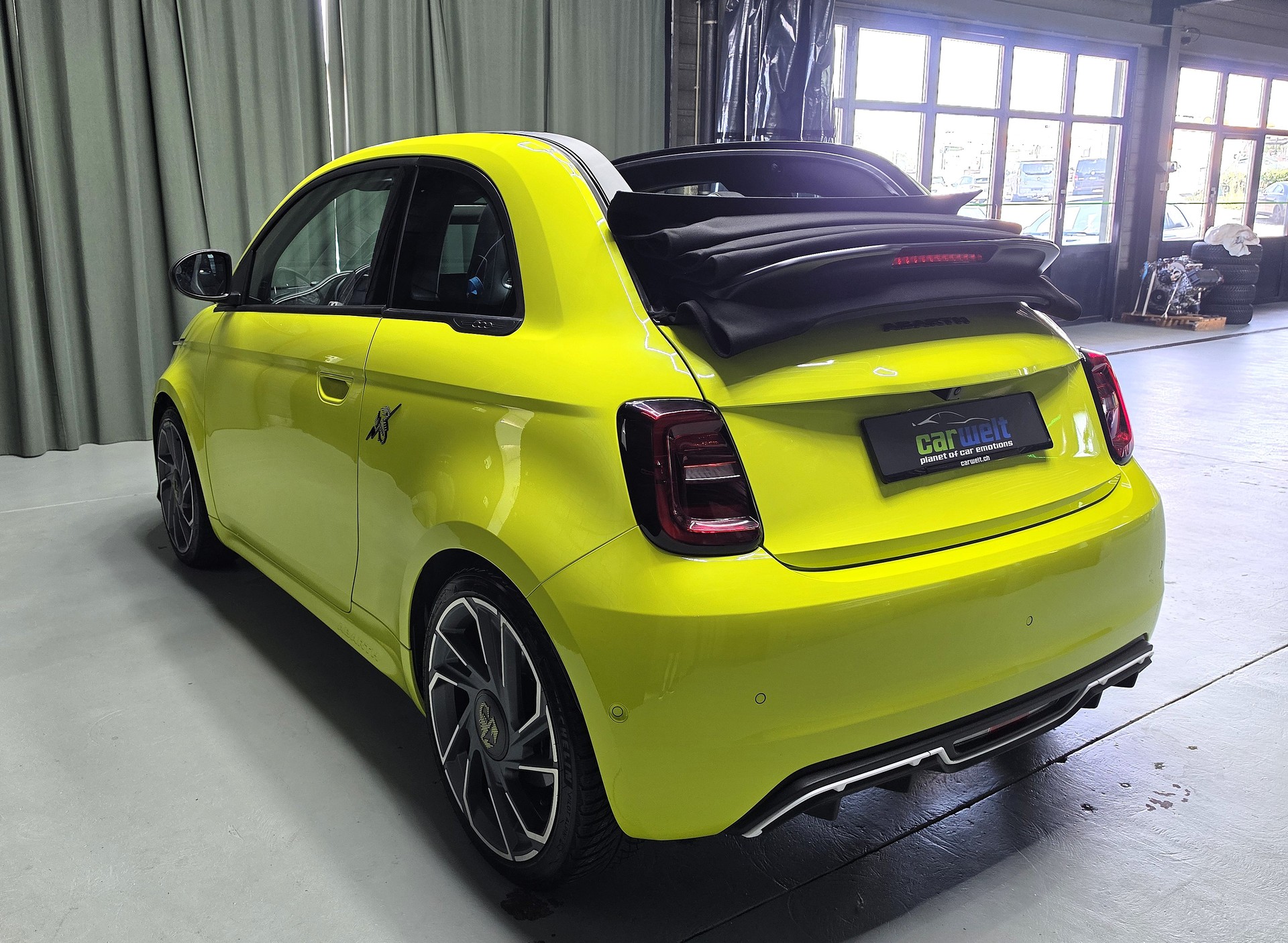 FIAT 500e Abarth Cabrio Scorpionissima-image-11