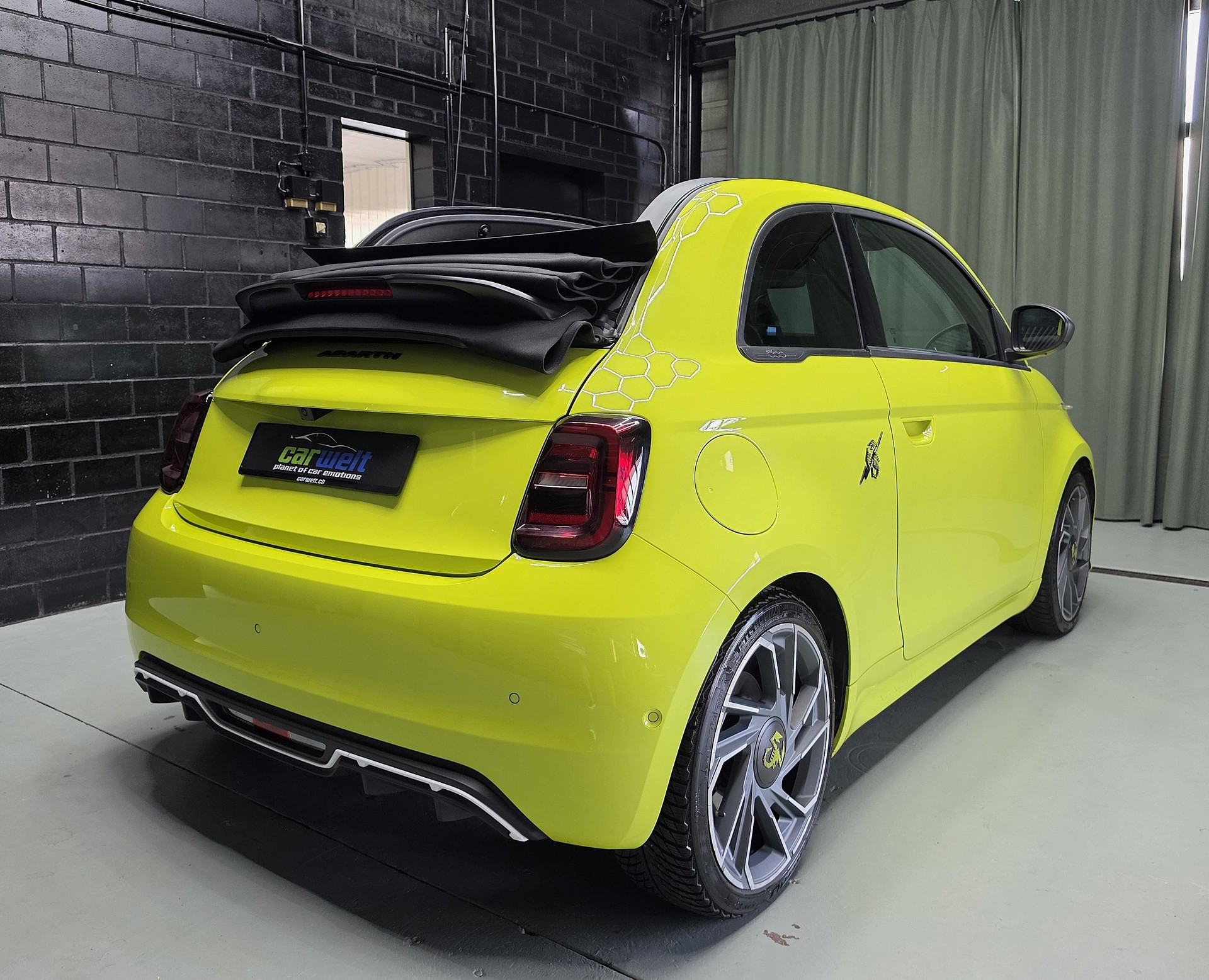 FIAT 500e Abarth Cabrio Scorpionissima-image-0