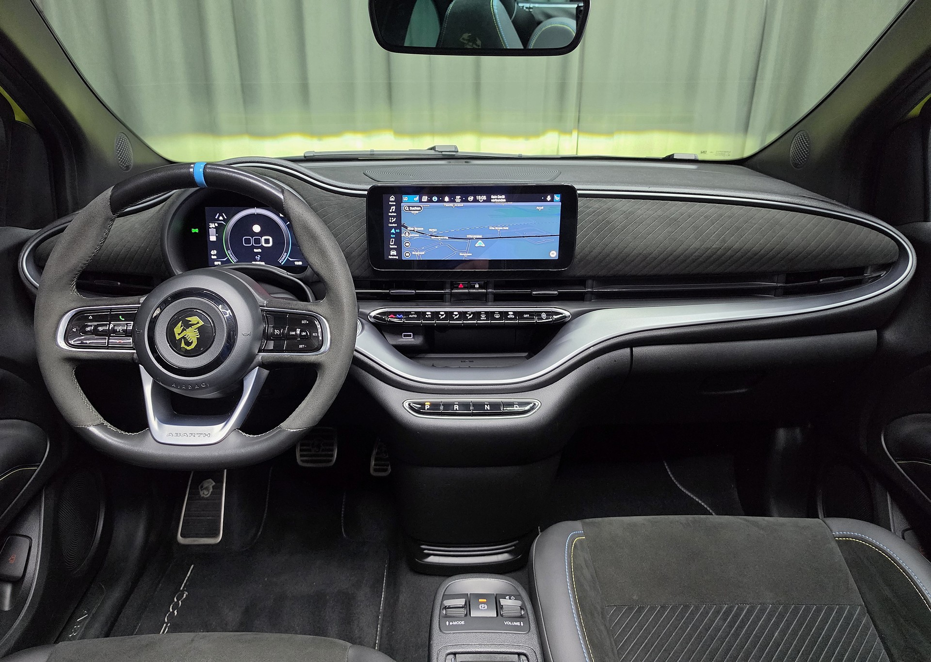 FIAT 500e Abarth Cabrio Scorpionissima-image-5