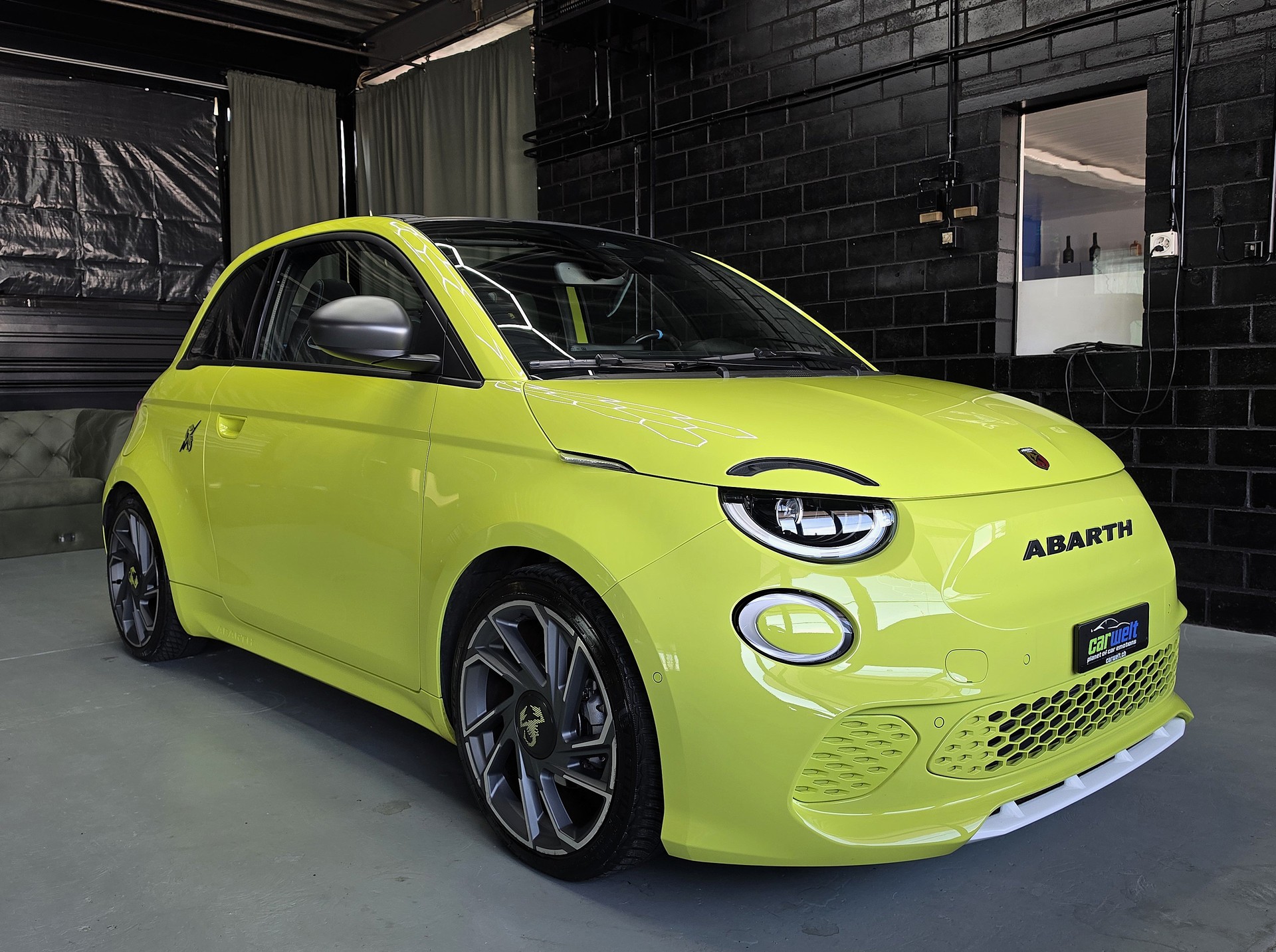 FIAT 500e Abarth Cabrio Scorpionissima-image-1