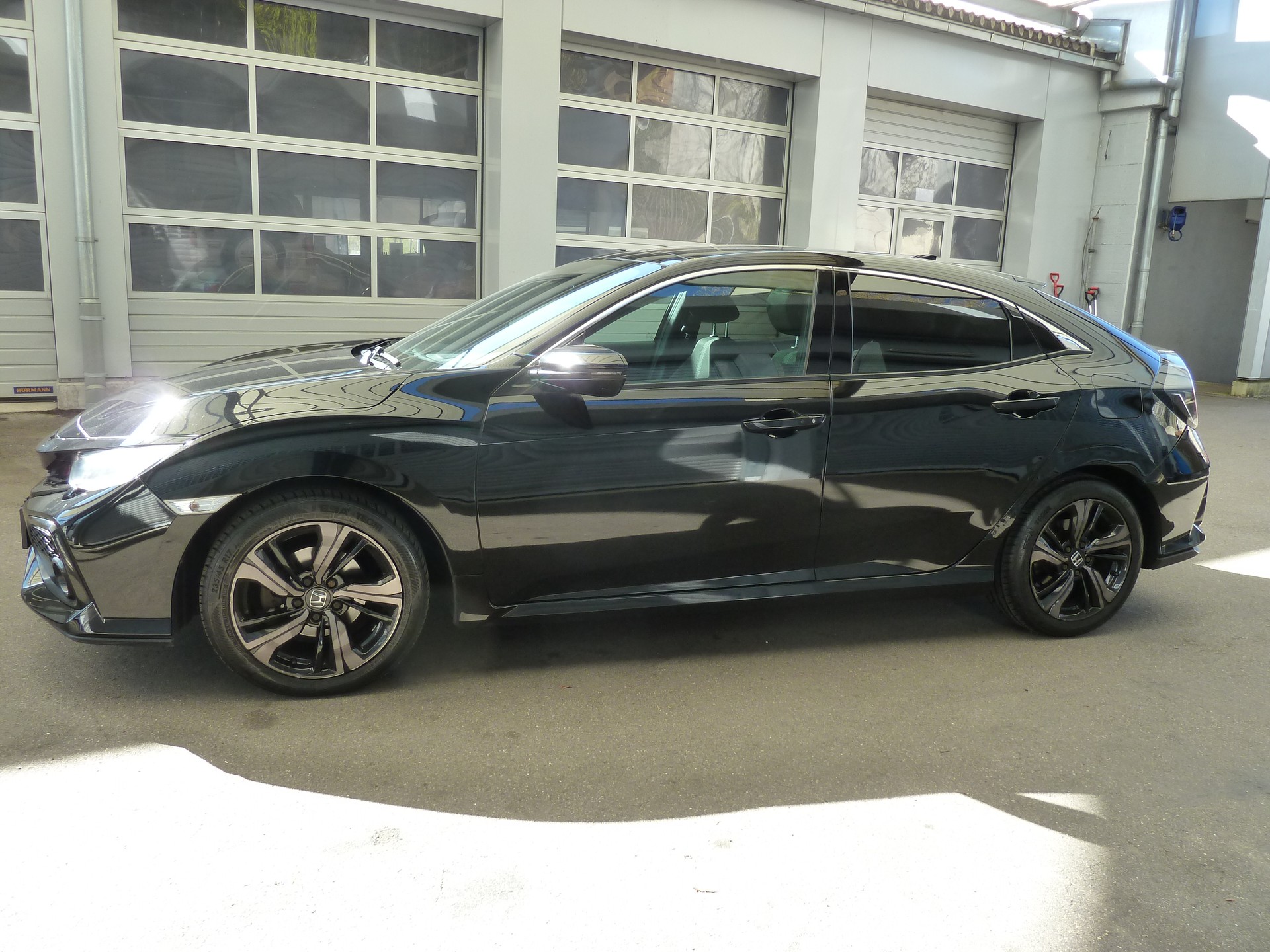 HONDA Civic 1.0 VTEC Executive CVT-image-1